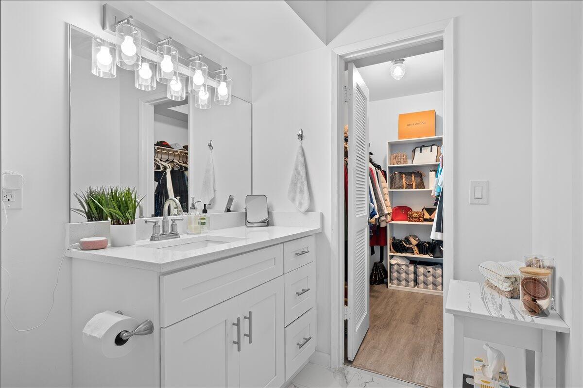 LAVERS RESORT & RACQUET C - Residential Lease