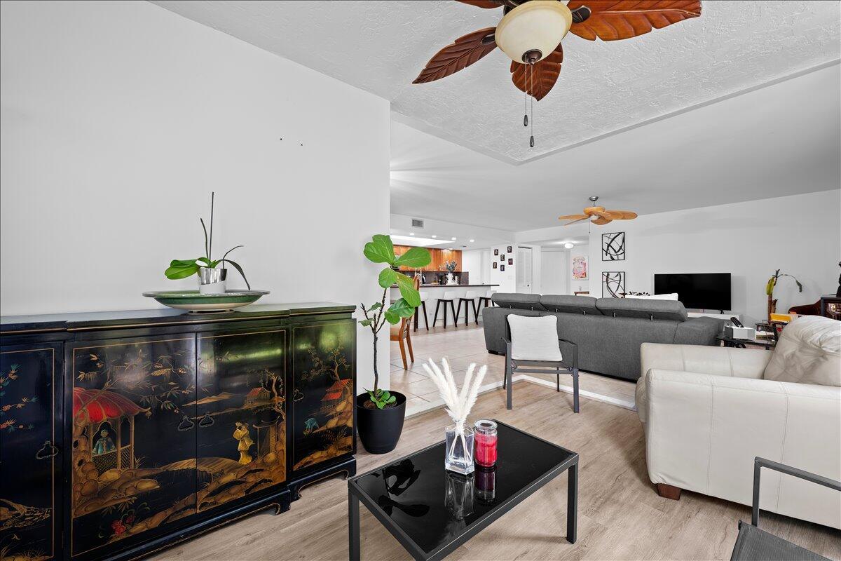 LAVERS RESORT & RACQUET C - Residential Lease