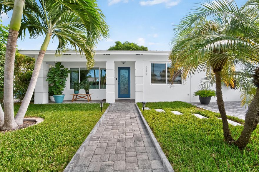 Great Location! Enjoy your Freshly updated Floridian Beach Home just a few doors down from the Intracoastal Waterway. Soak in the sun at Phil Foster Park. Updated Kitchen with granite counter tops and stainless steel appliances. Metal roof replaced in 2014. Impact windows installed in 2012. HVAC 2017. Walk or bike along the beach to enjoy SInger Island's restaurants and shopping, or kayak to Peanut Island.