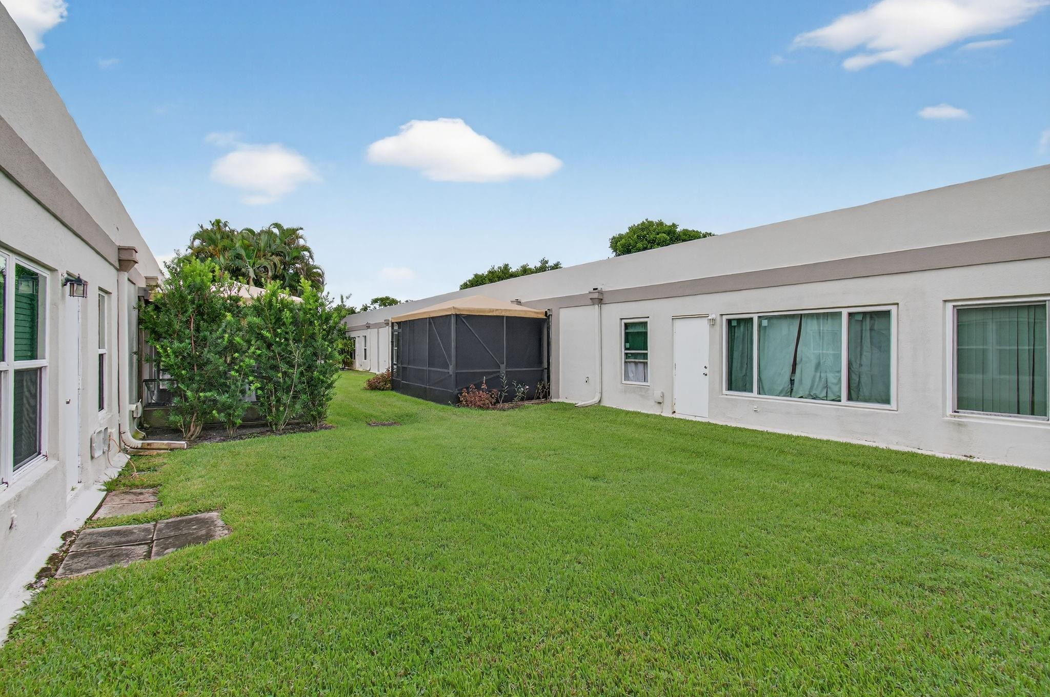 TOWN VILLAS - Residential