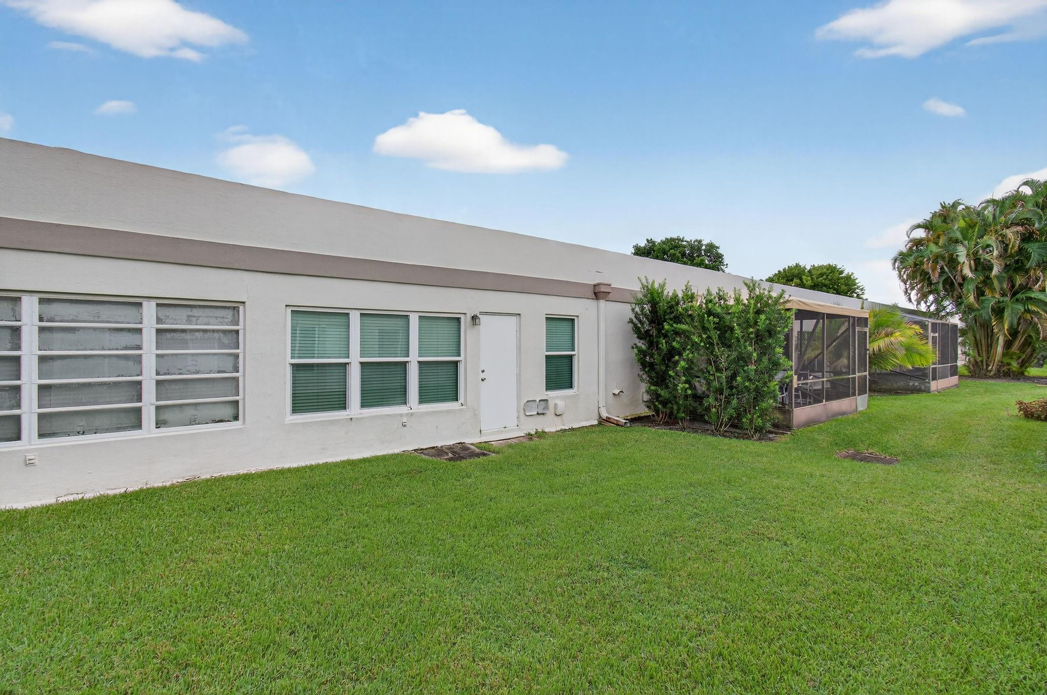 TOWN VILLAS - Residential