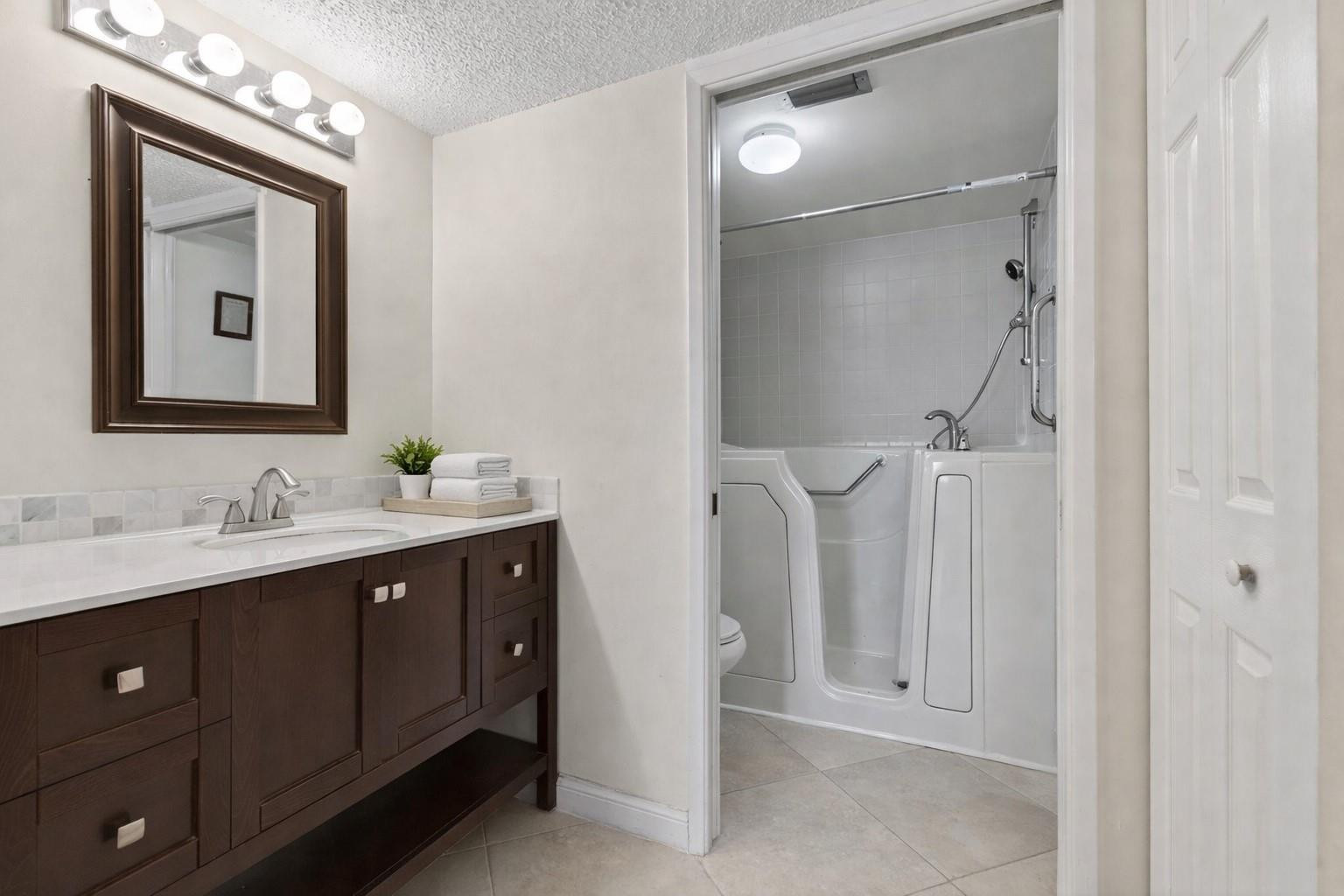 TOWN VILLAS - Residential