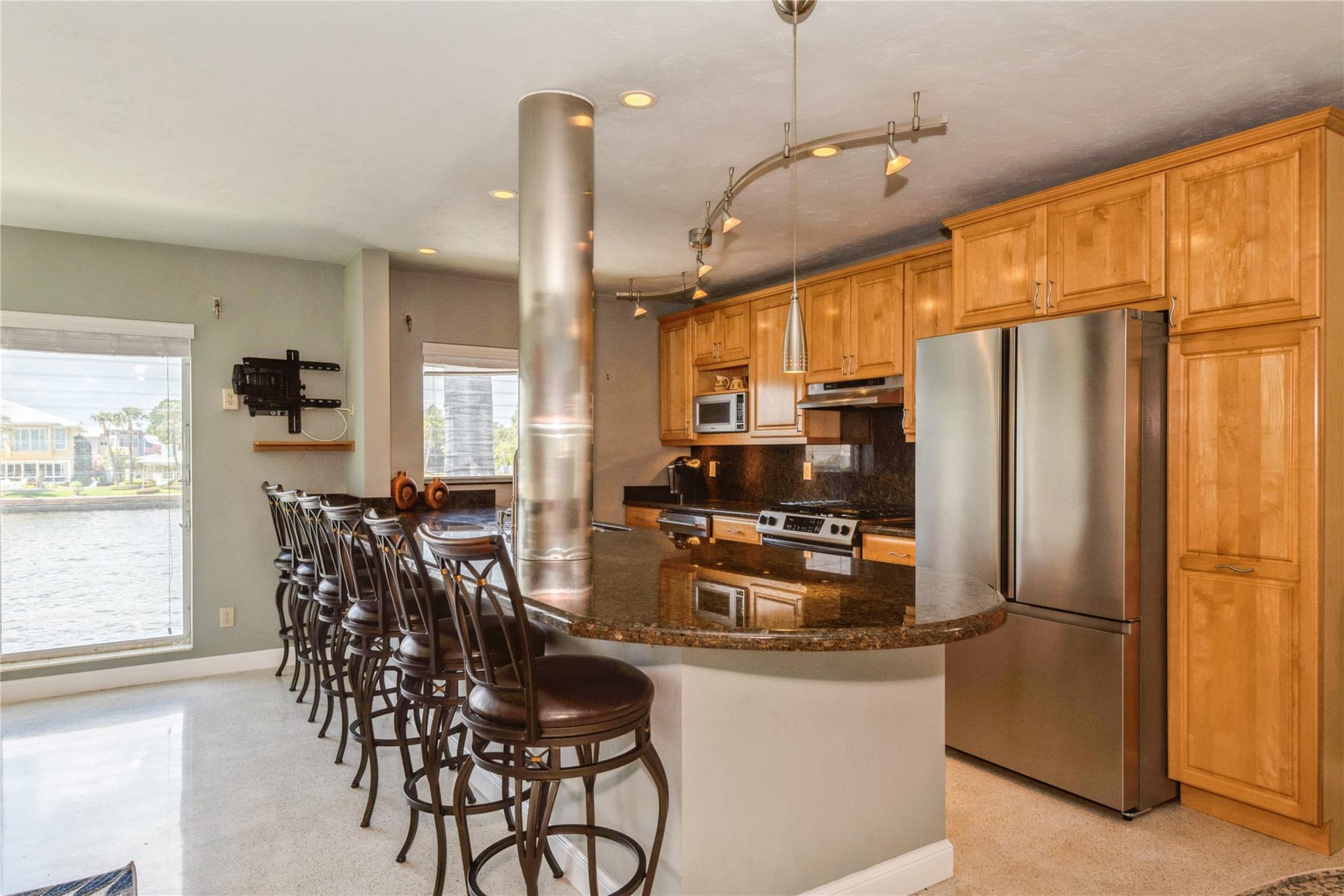 561 Bayshore Dr 1