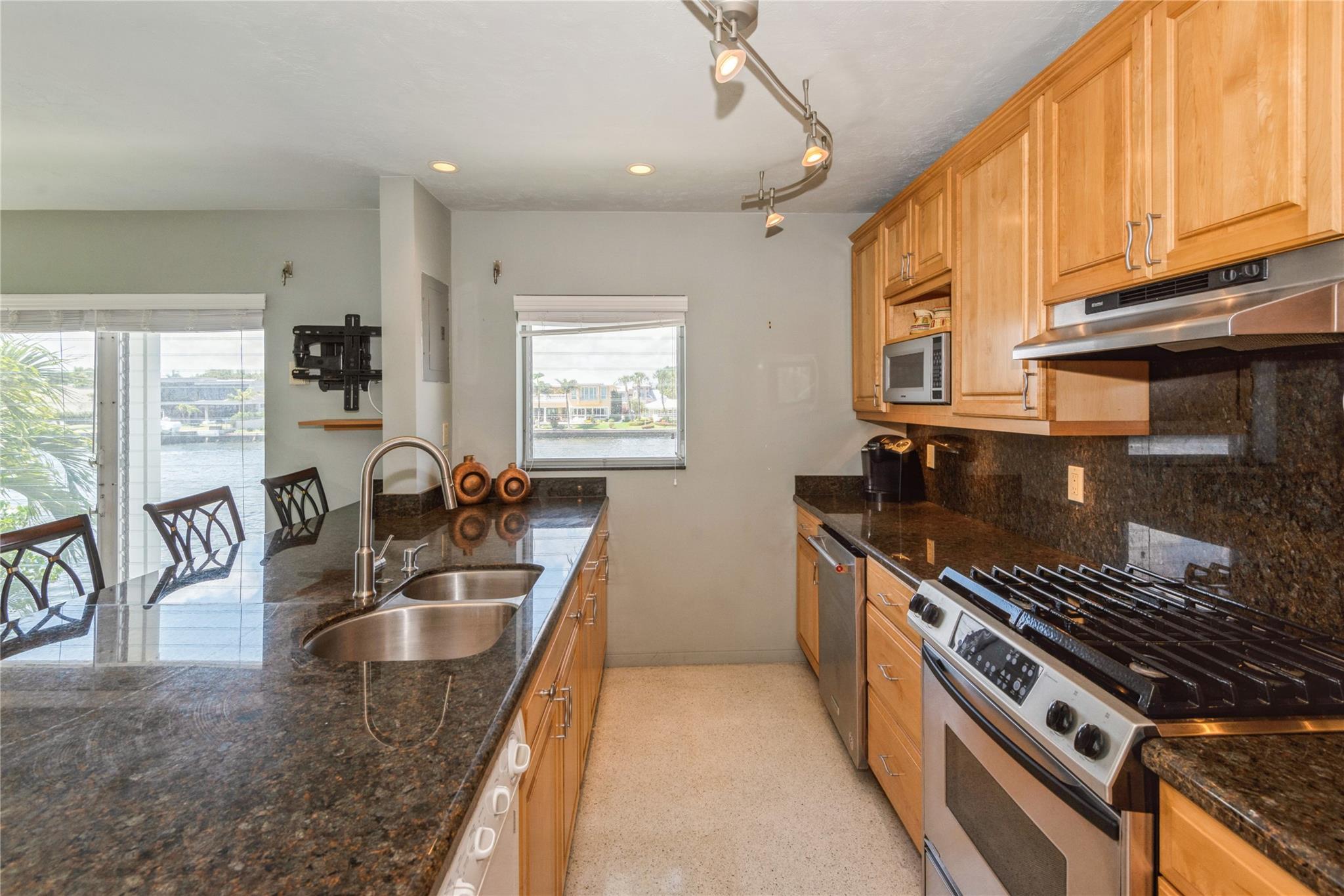 561 Bayshore Dr 1