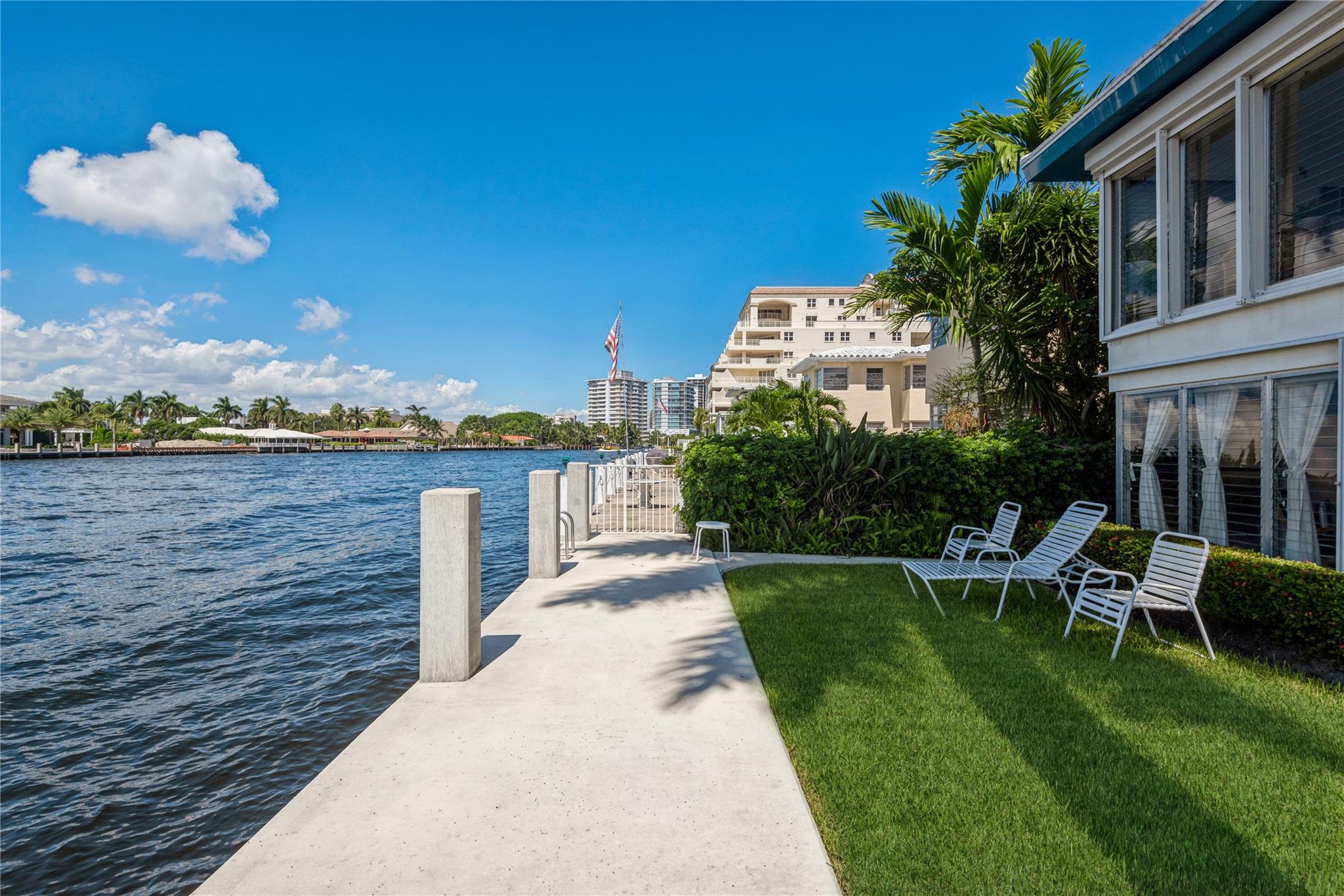 561 Bayshore Dr 1