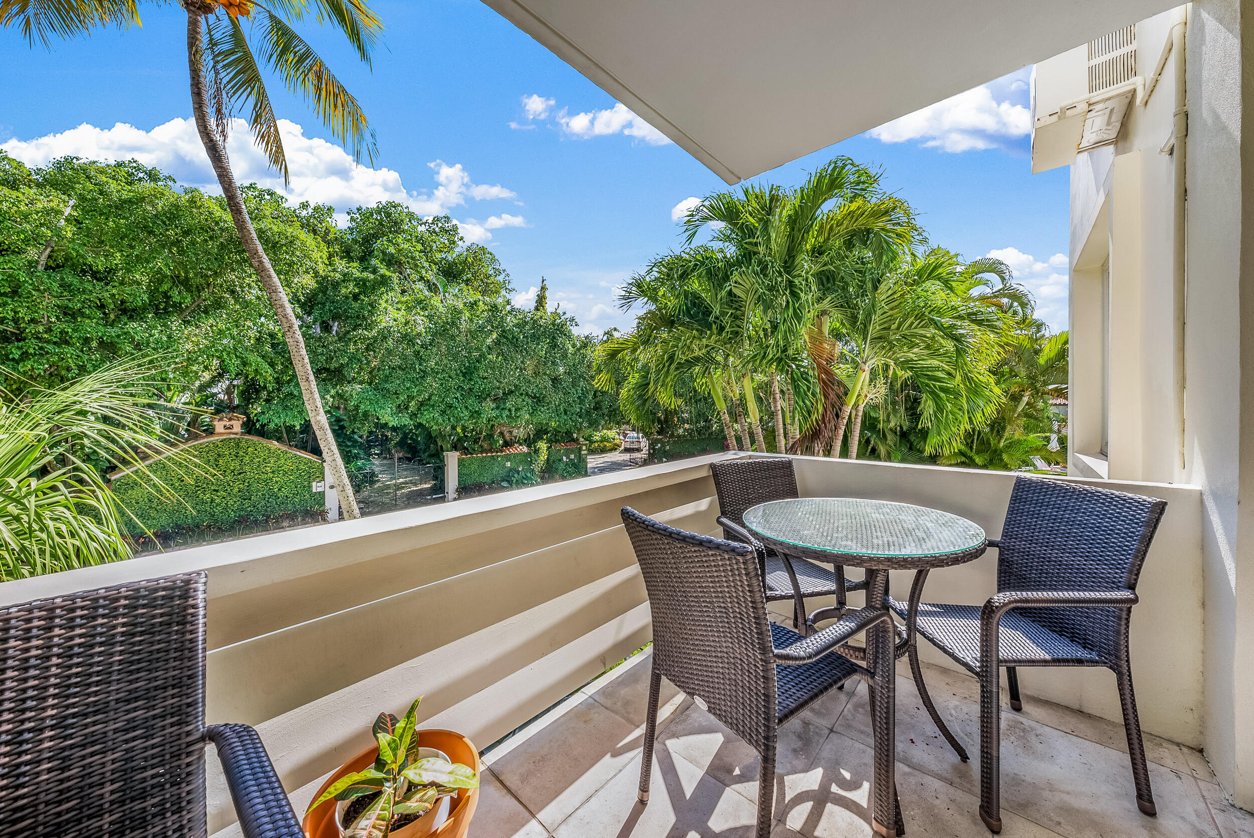 FOUR 55 WORTH AVE CORP - Residential Lease