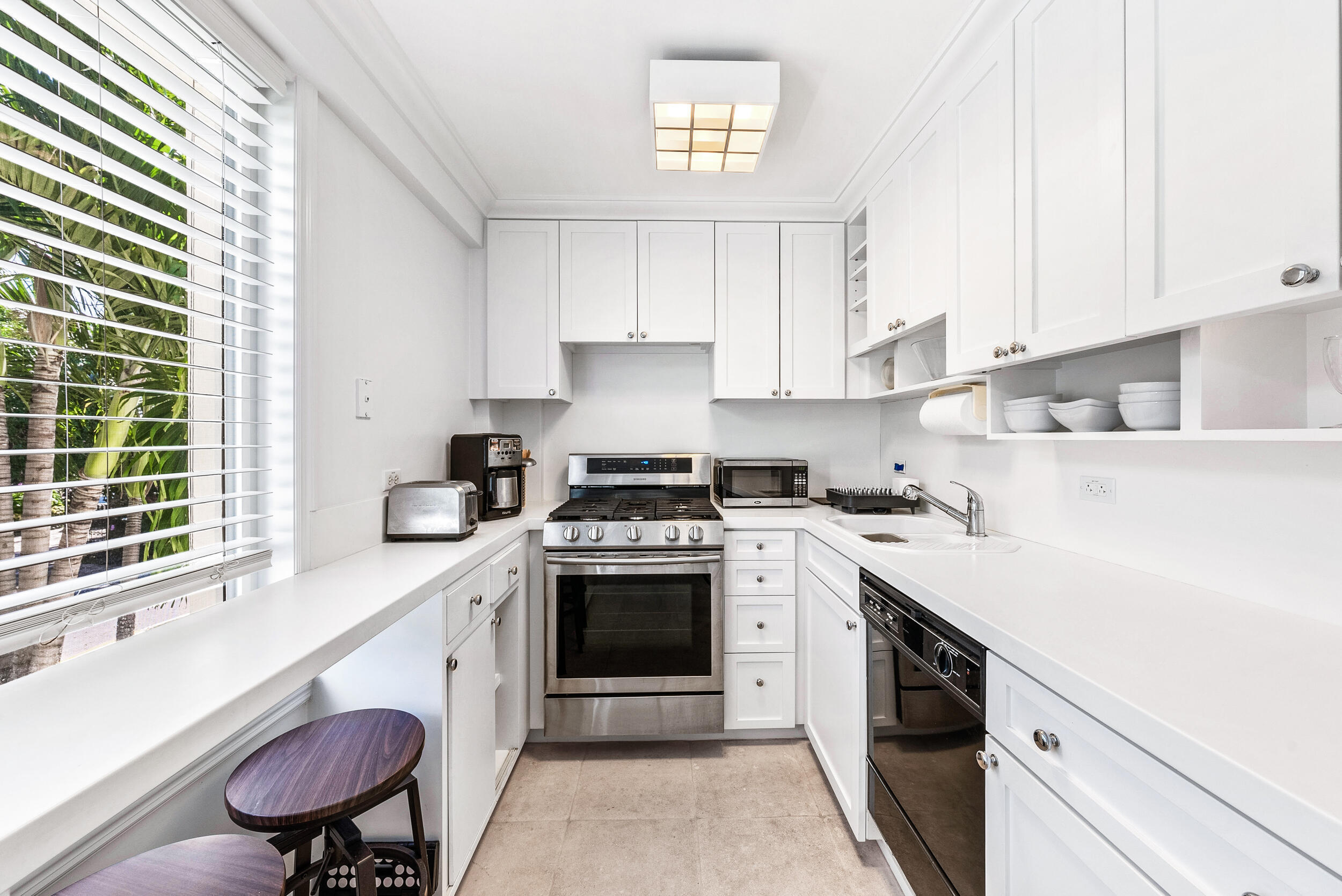 FOUR 55 WORTH AVE CORP - Residential Lease