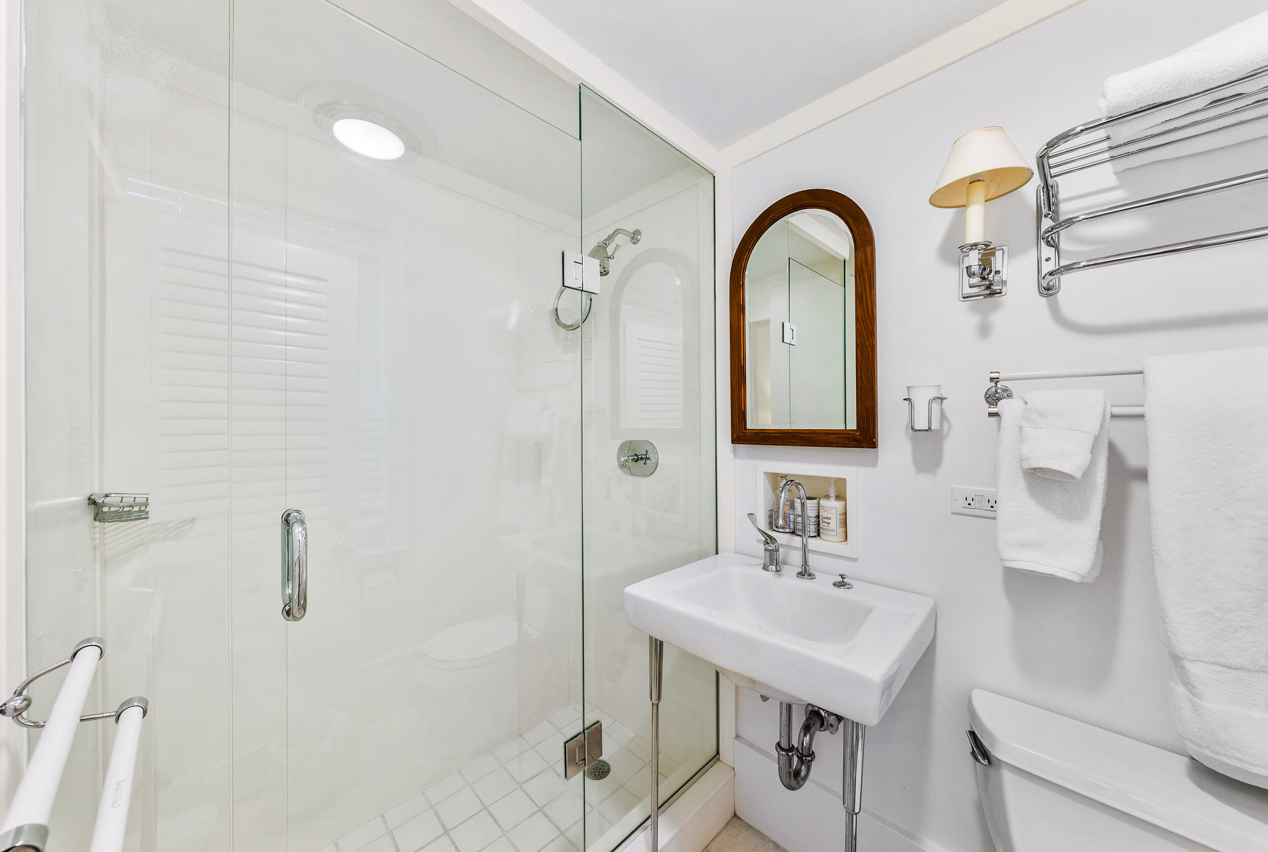 FOUR 55 WORTH AVE CORP - Residential Lease