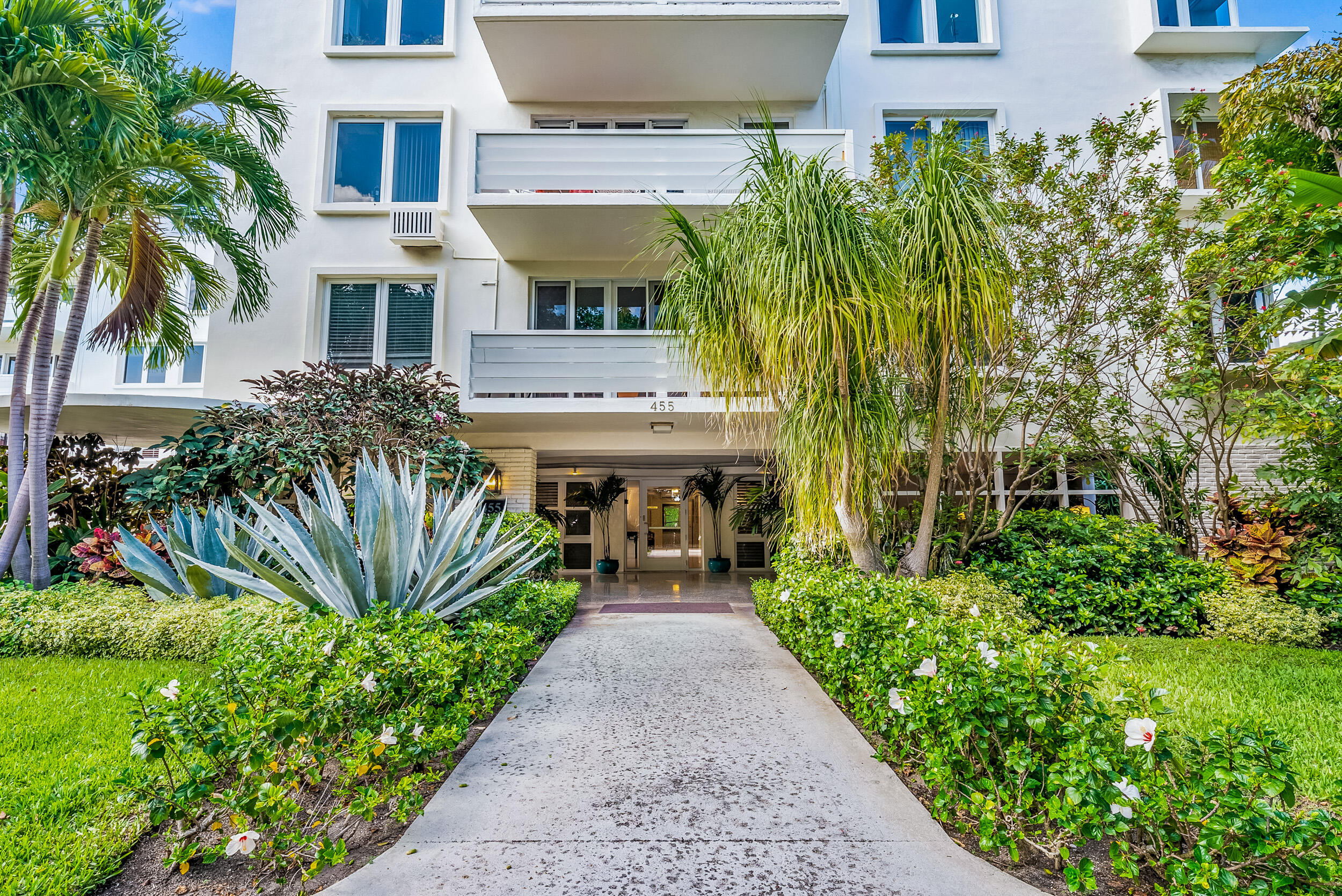 FOUR 55 WORTH AVE CORP - Residential Lease