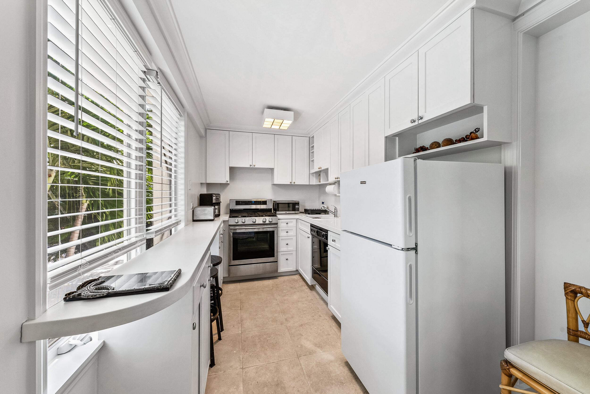 FOUR 55 WORTH AVE CORP - Residential Lease