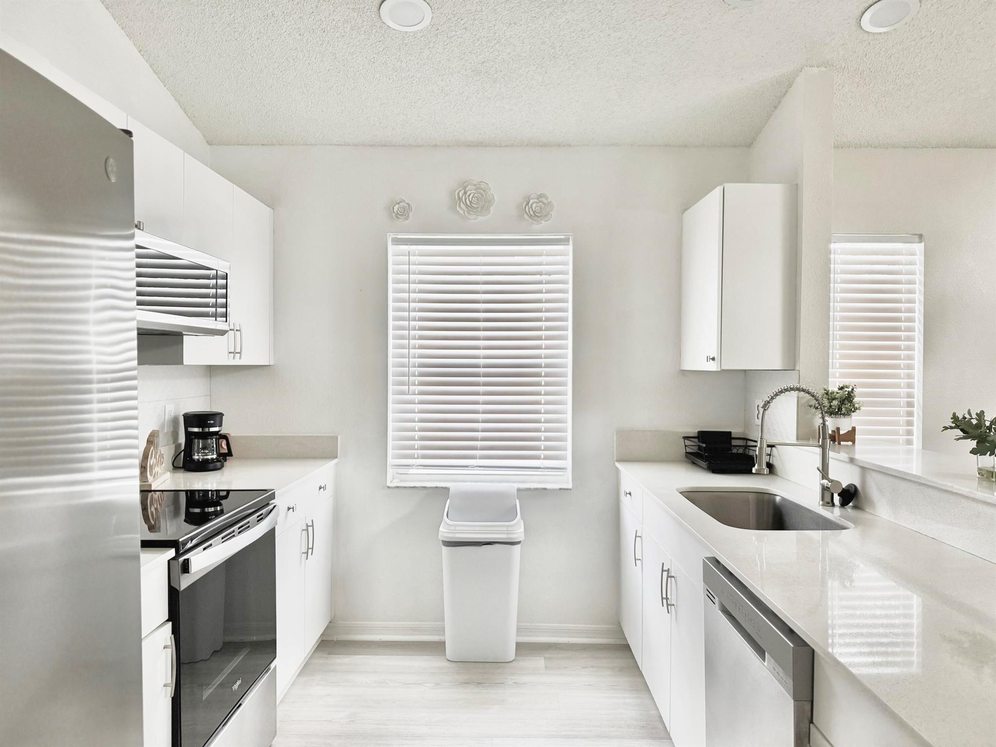 HILLCREST HOMES LAKE DAVE - Residential