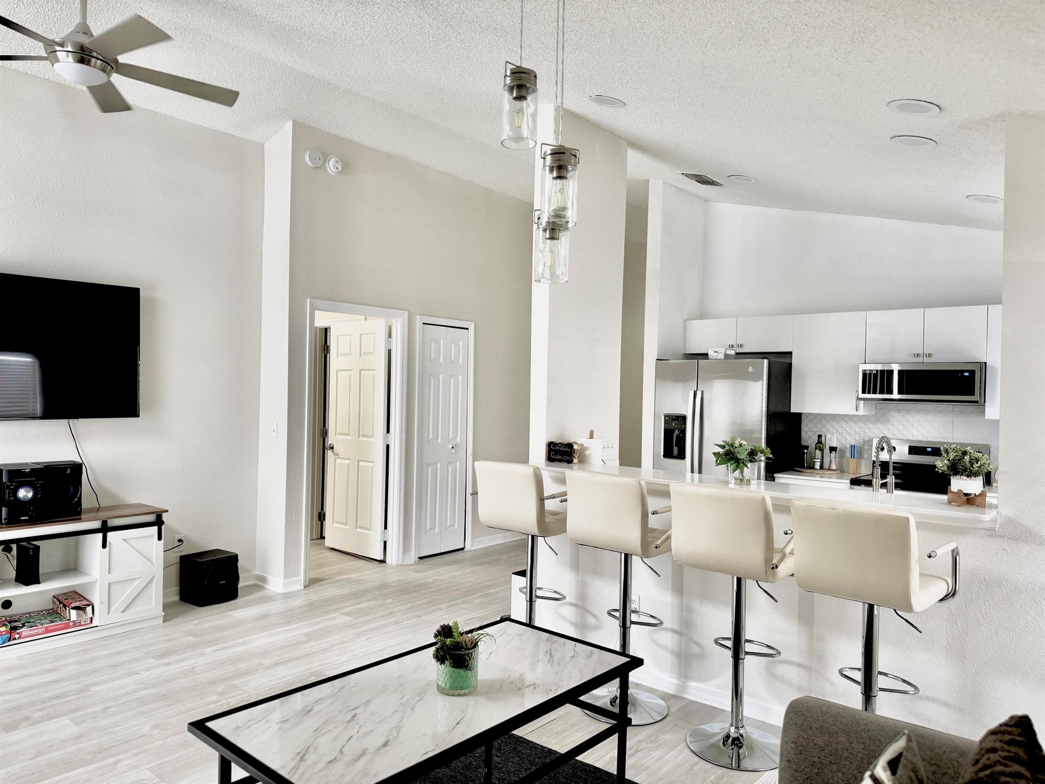 HILLCREST HOMES LAKE DAVE - Residential