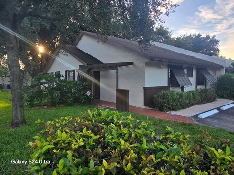 1581 NW 98th Ter Pembroke Pines FL 33024