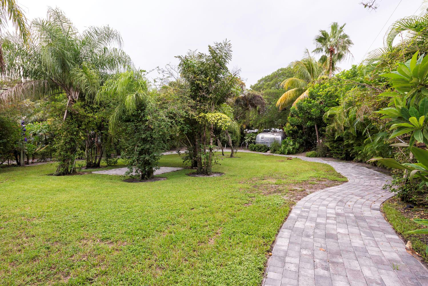 WALKER'S CAY/BOCA BAY COL - Residential Lease
