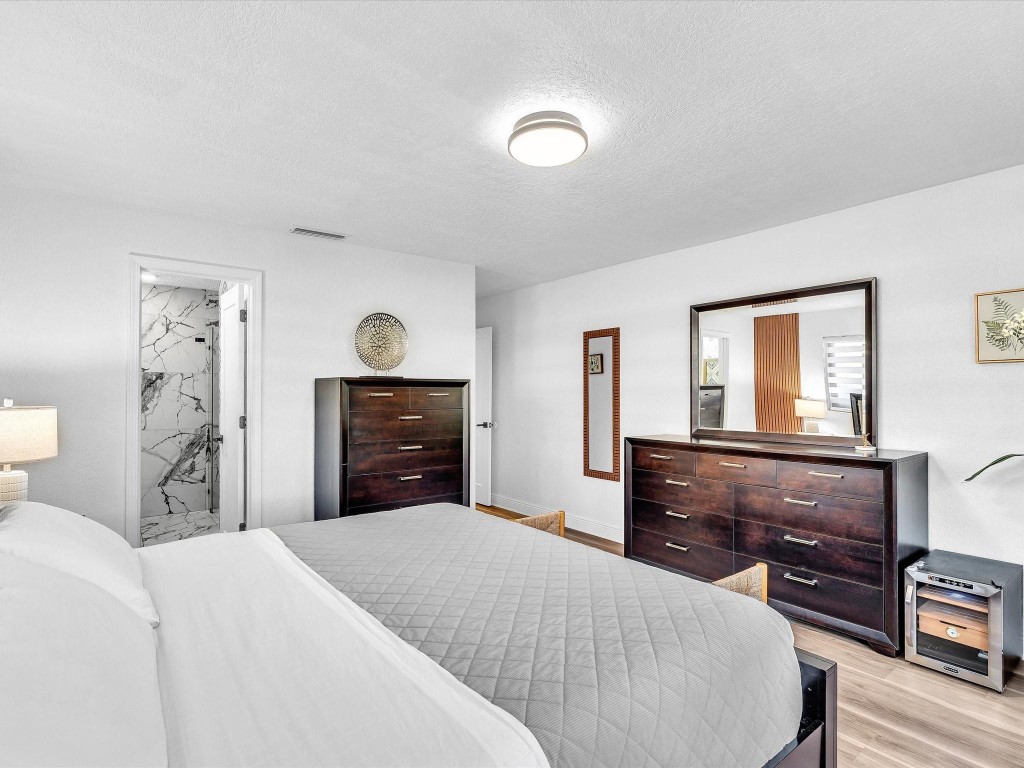 IMPERIAL POINT 2 SEC - Residential