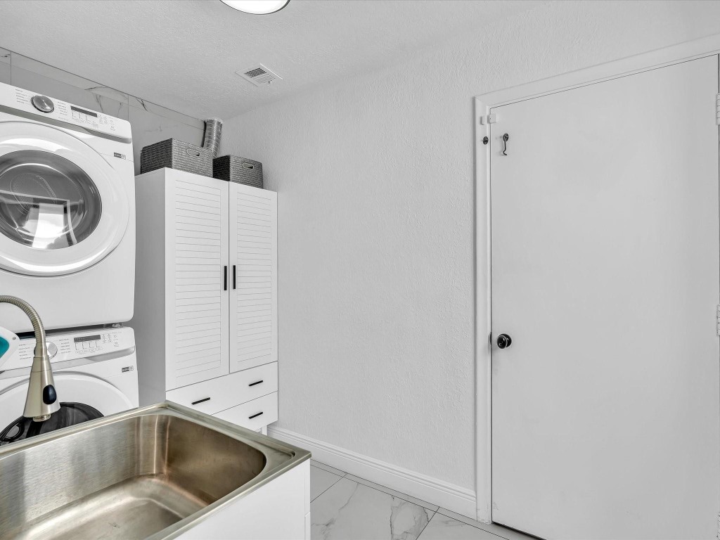 IMPERIAL POINT 2 SEC - Residential