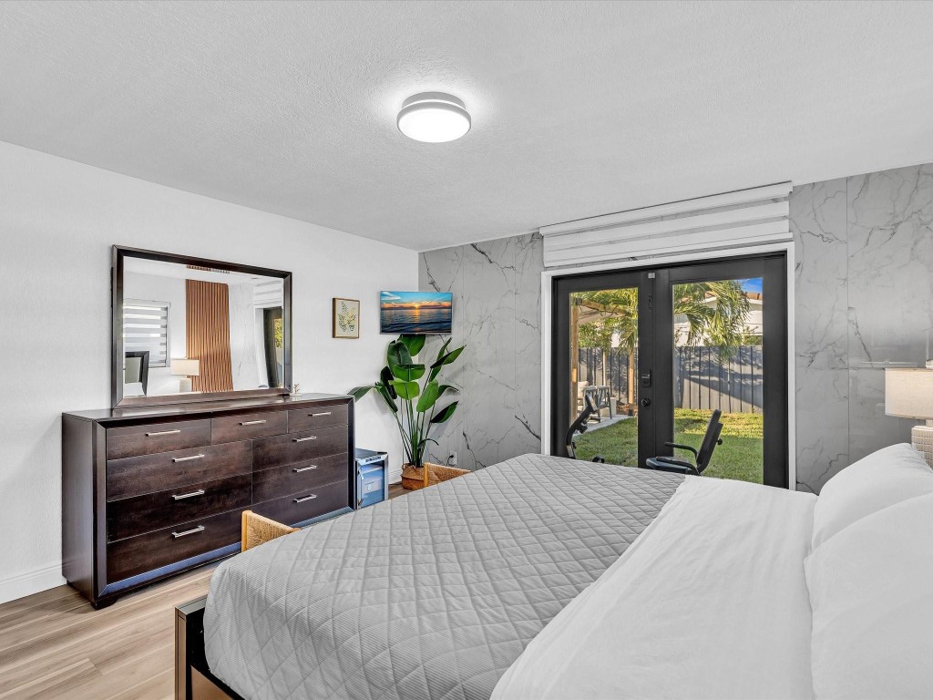 IMPERIAL POINT 2 SEC - Residential