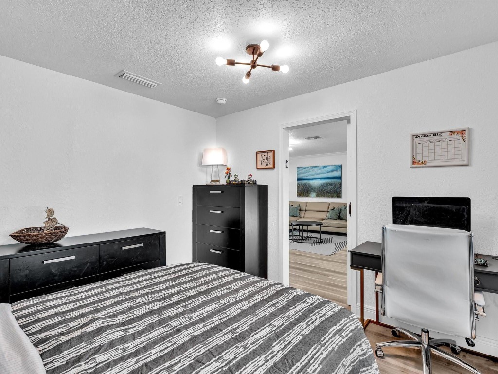 IMPERIAL POINT 2 SEC - Residential