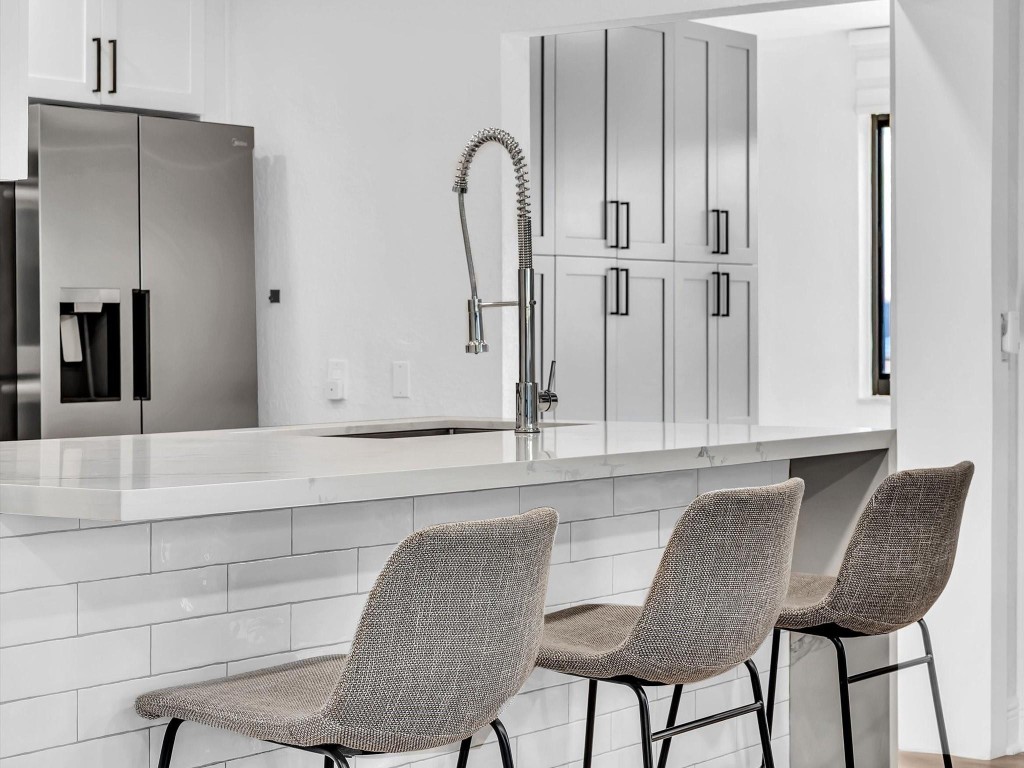 IMPERIAL POINT 2 SEC - Residential