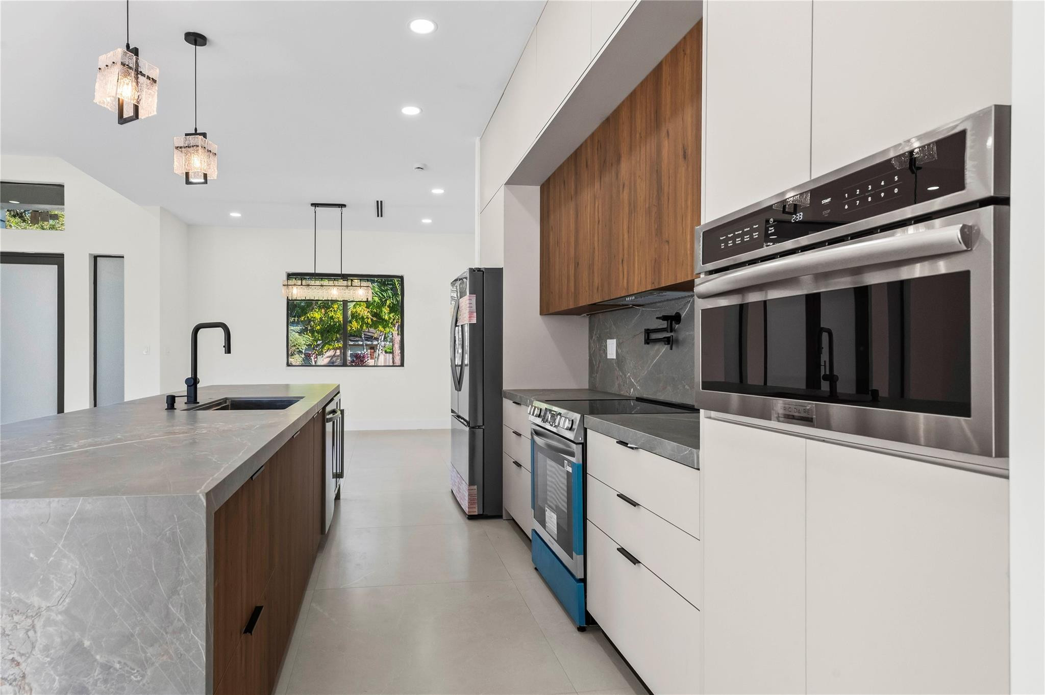 COCONUT CREEK 11TH SEC - Residential