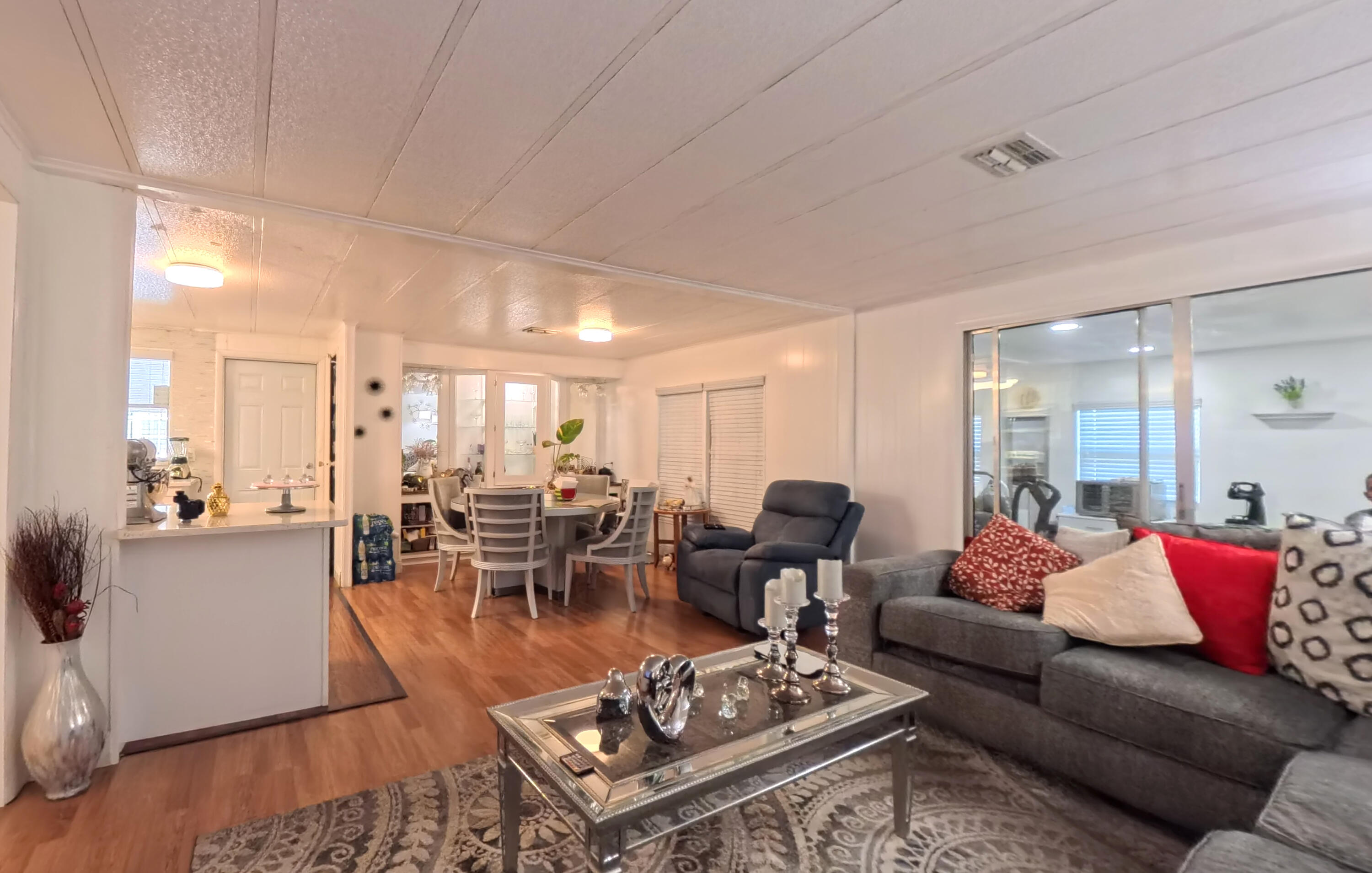 PALM BEACH COLONY - Residential