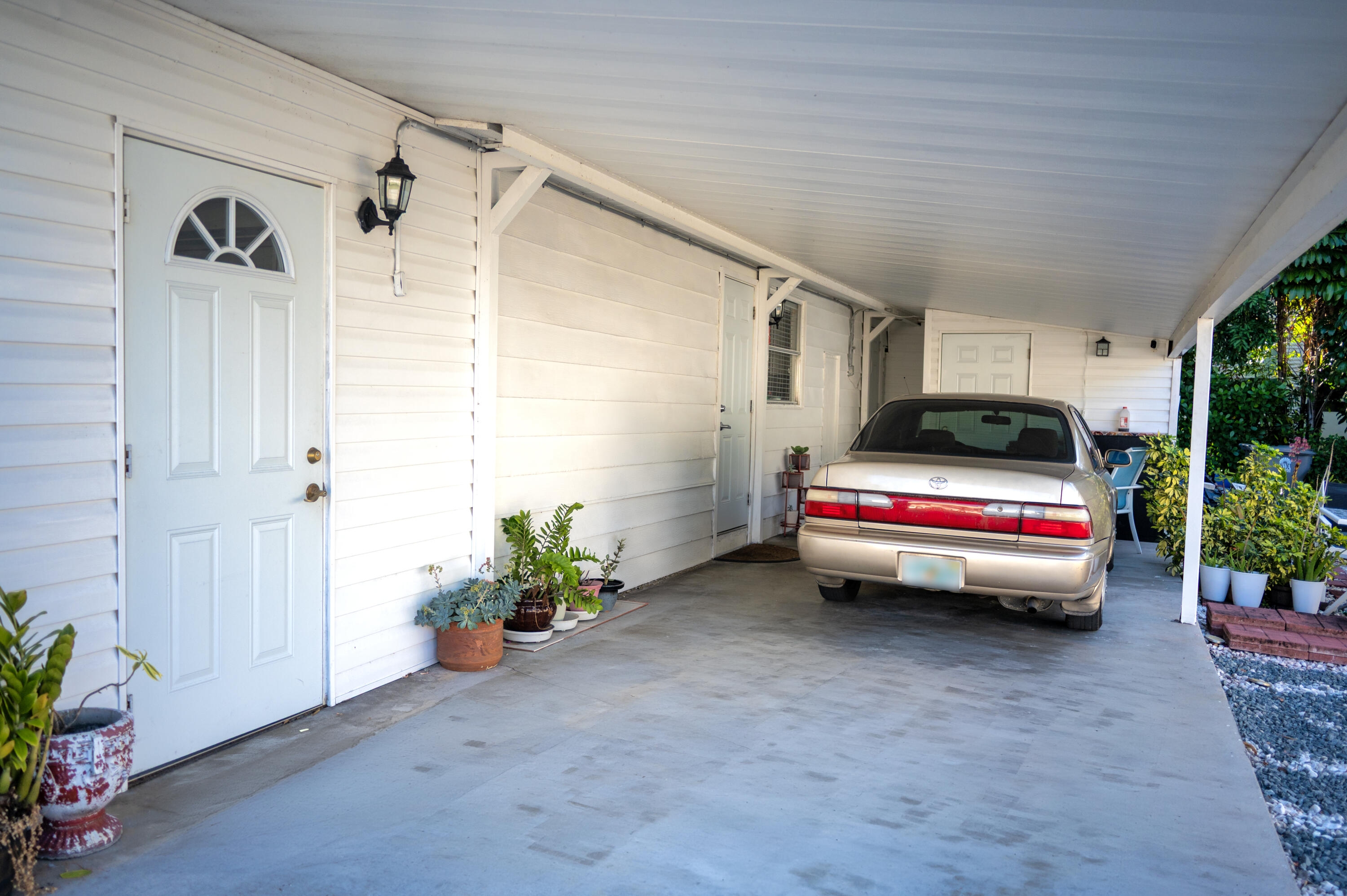 PALM BEACH COLONY - Residential