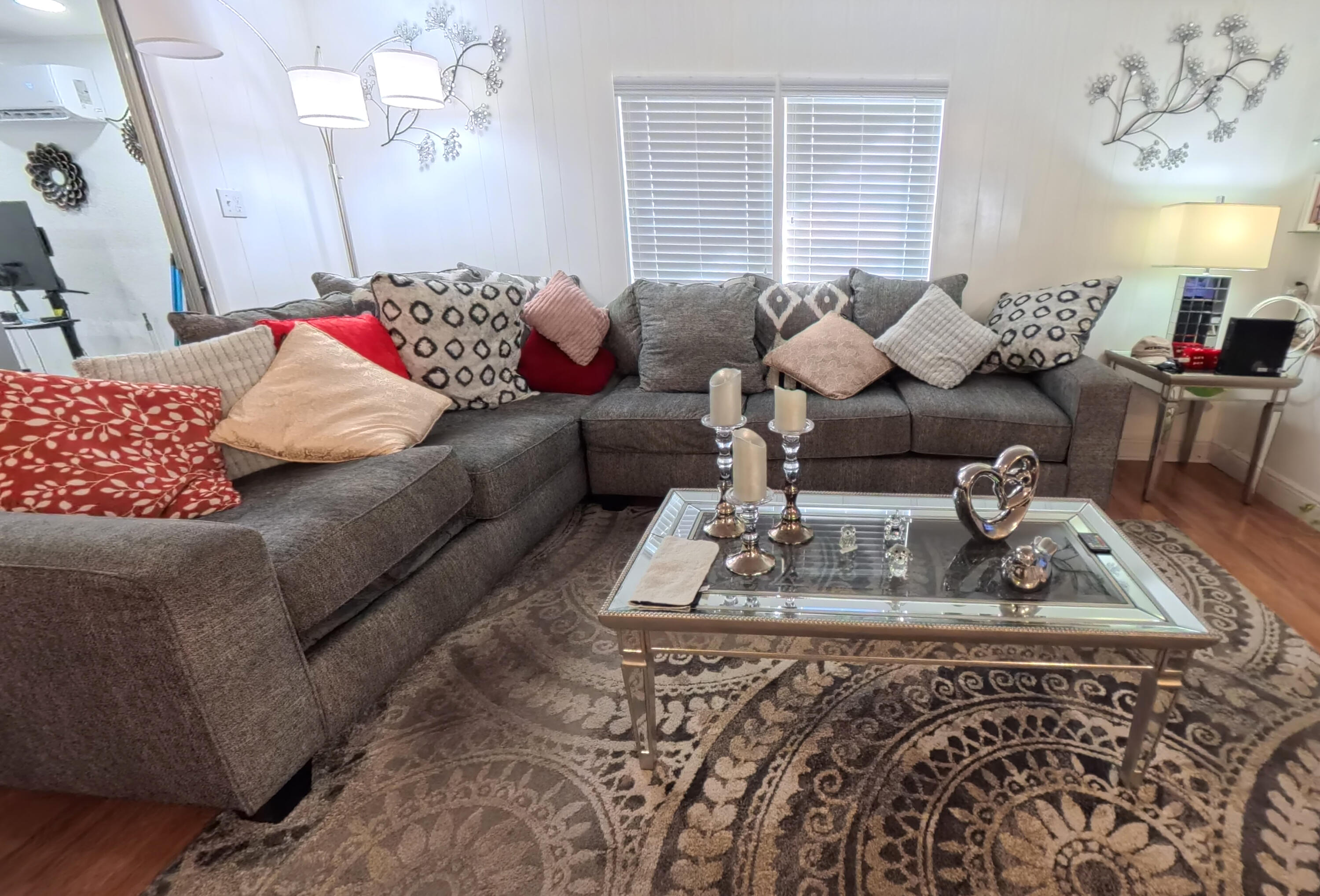 PALM BEACH COLONY - Residential