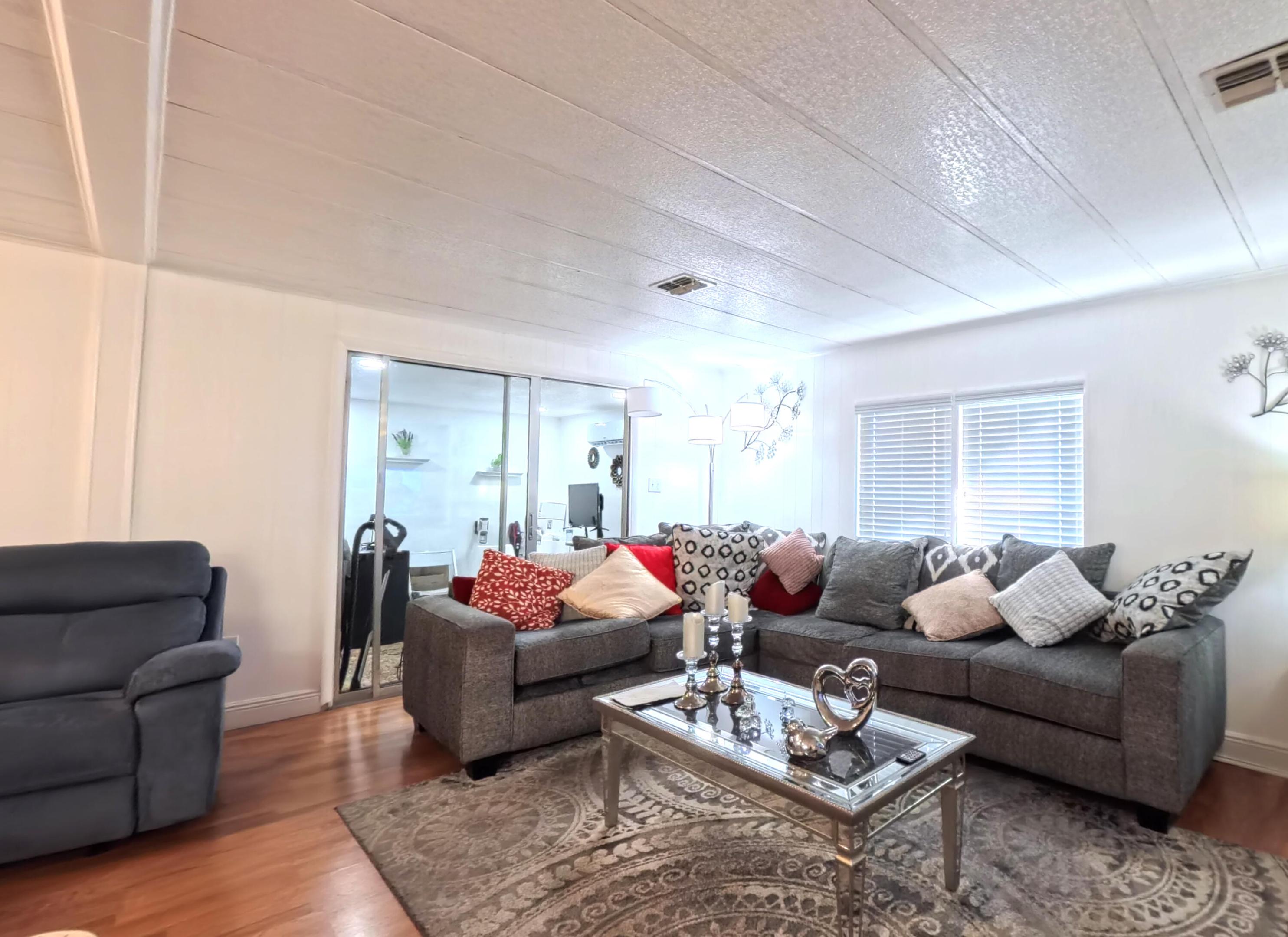 PALM BEACH COLONY - Residential