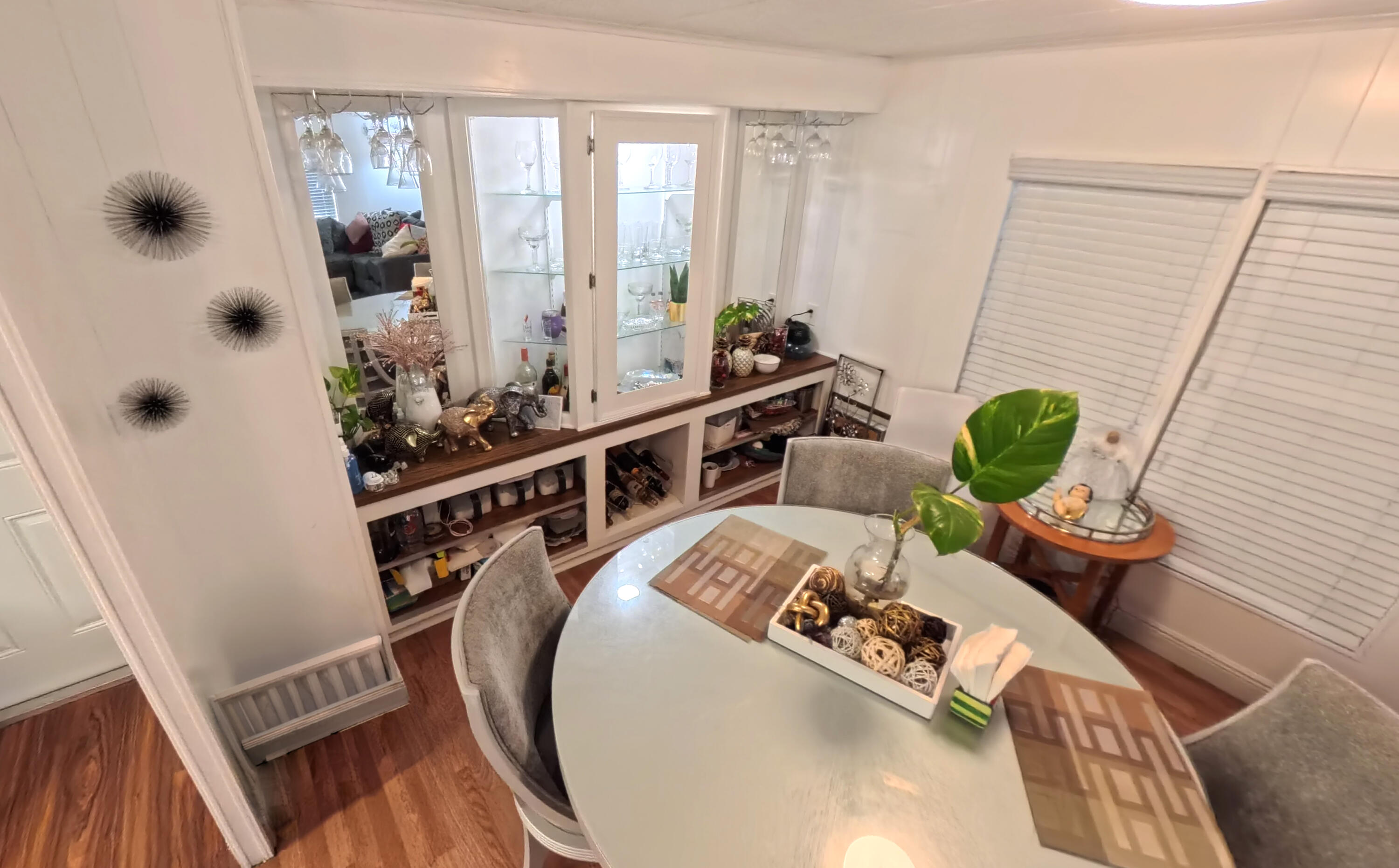 PALM BEACH COLONY - Residential