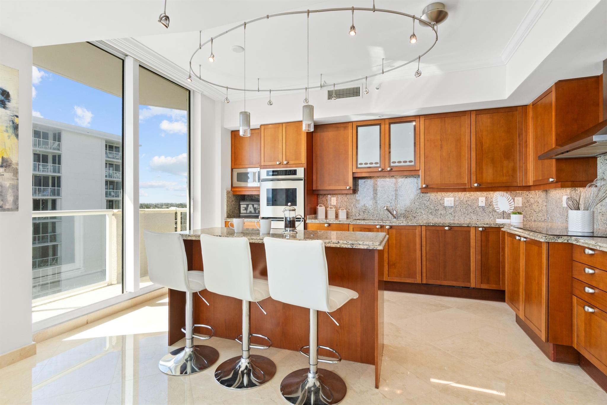 OCEAN GRANDE BEACH & MARI - Residential