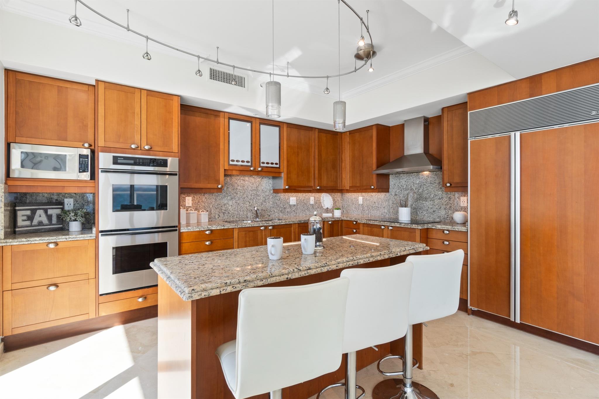 OCEAN GRANDE BEACH & MARI - Residential