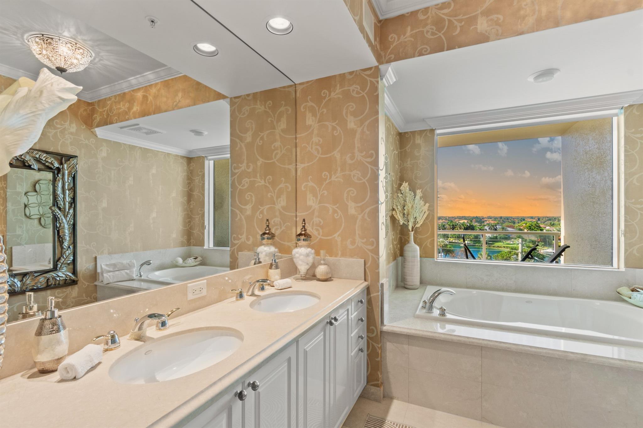 OCEAN GRANDE BEACH & MARI - Residential