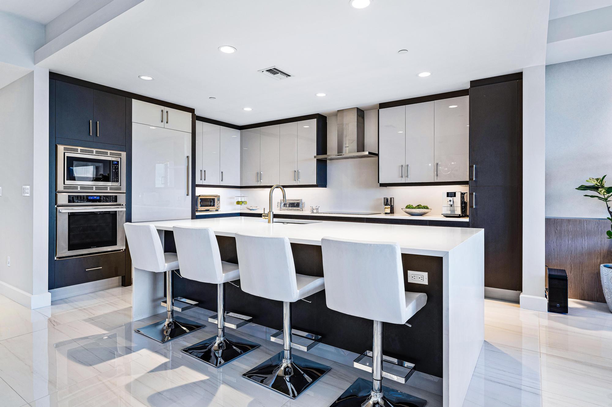 AZURE CONDO - Residential