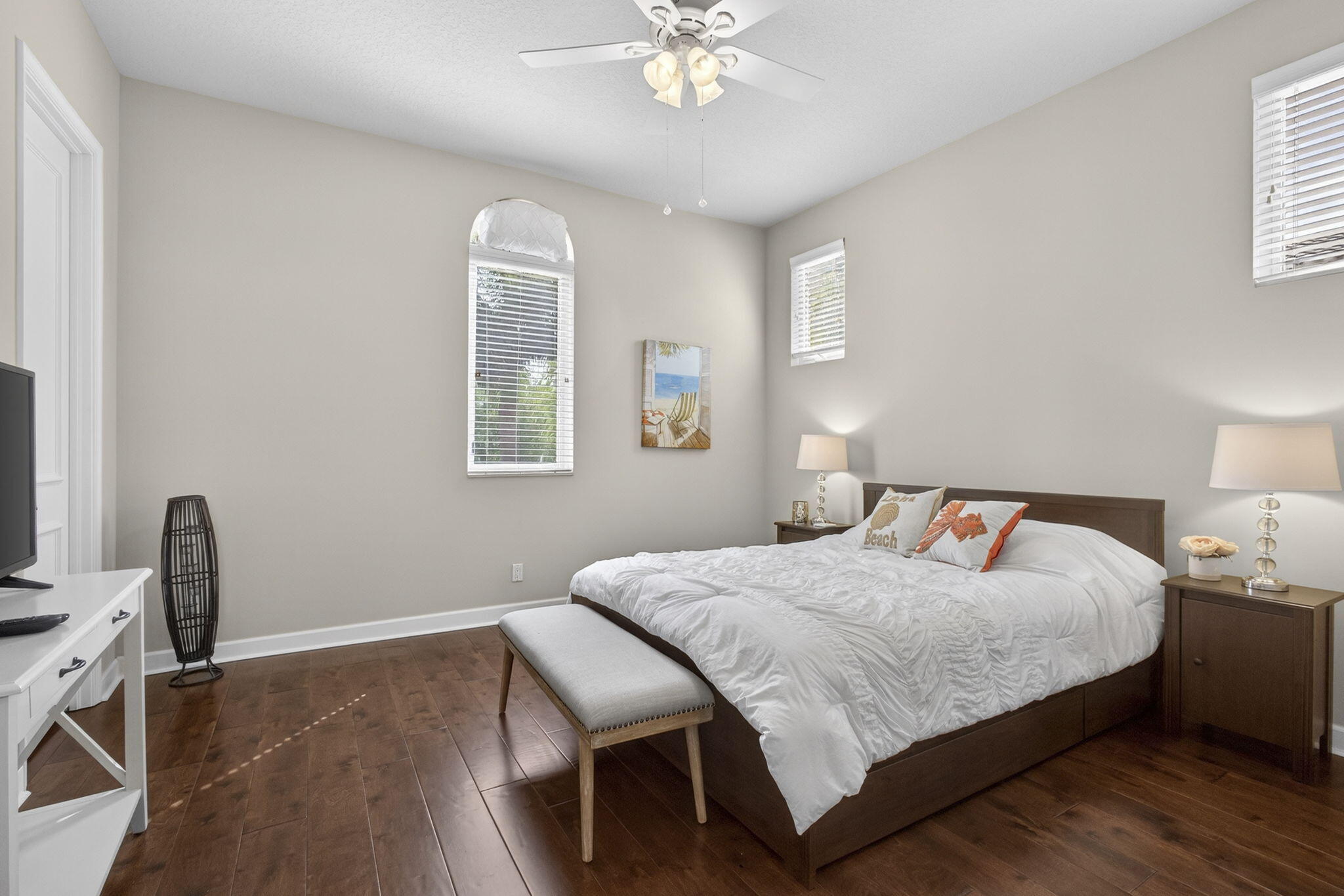 MIRASOL PAR 16 - Residential