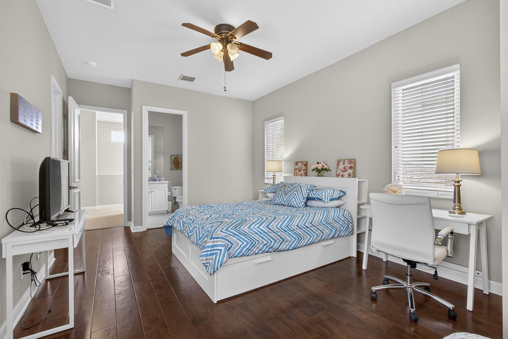 MIRASOL PAR 16 - Residential