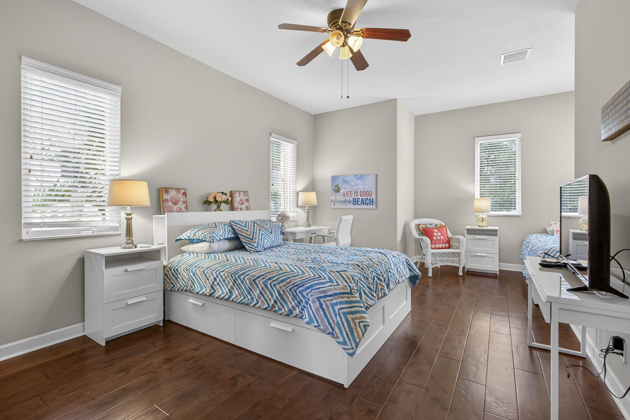 MIRASOL PAR 16 - Residential