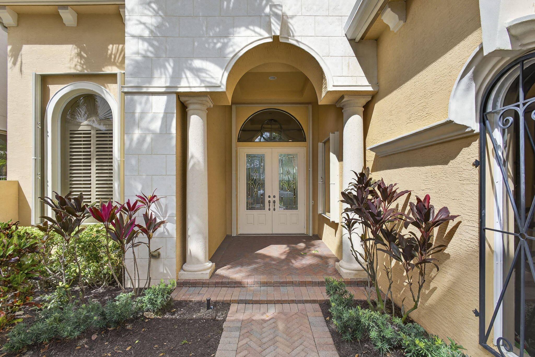 MIRASOL PAR 16 - Residential