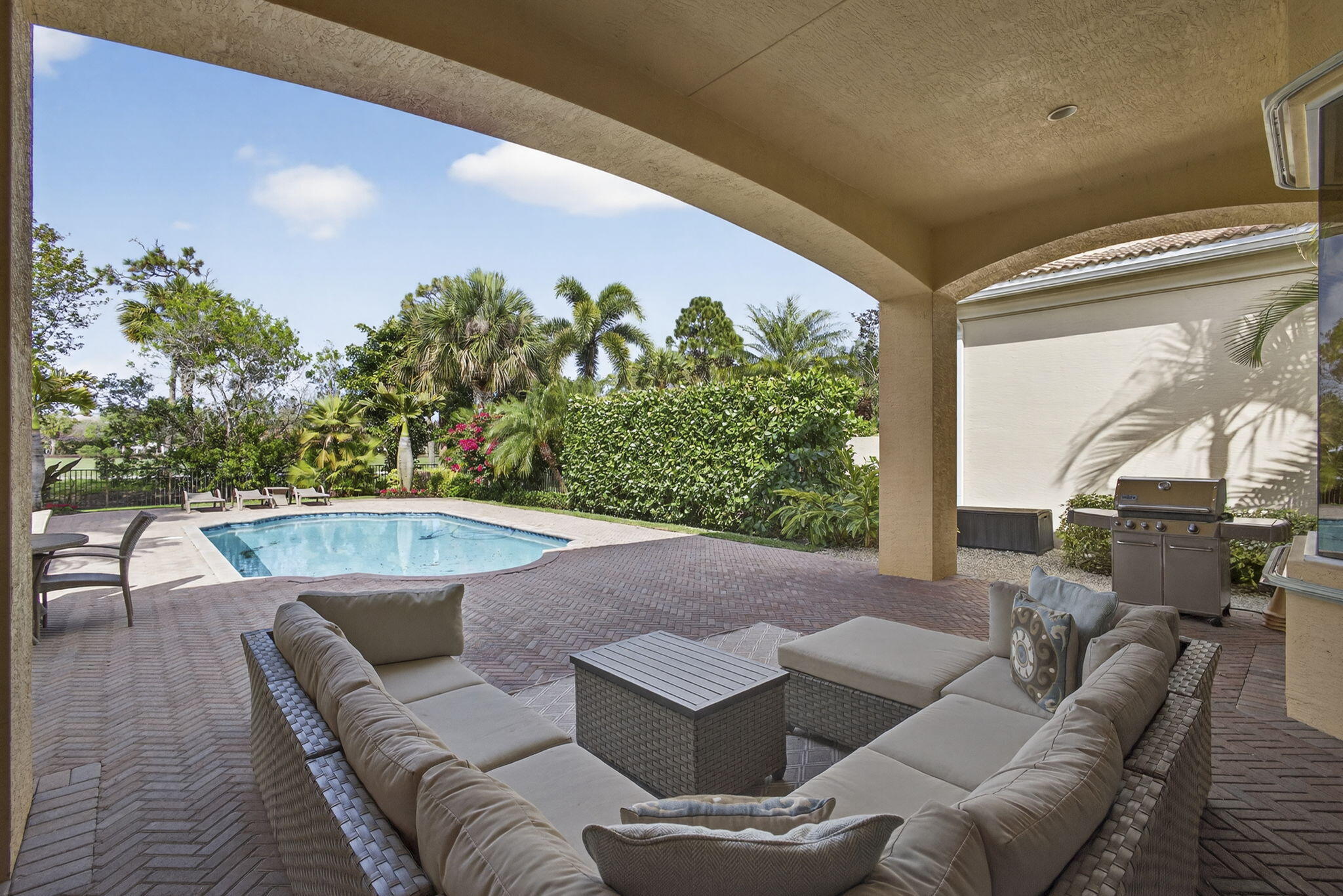 MIRASOL PAR 16 - Residential