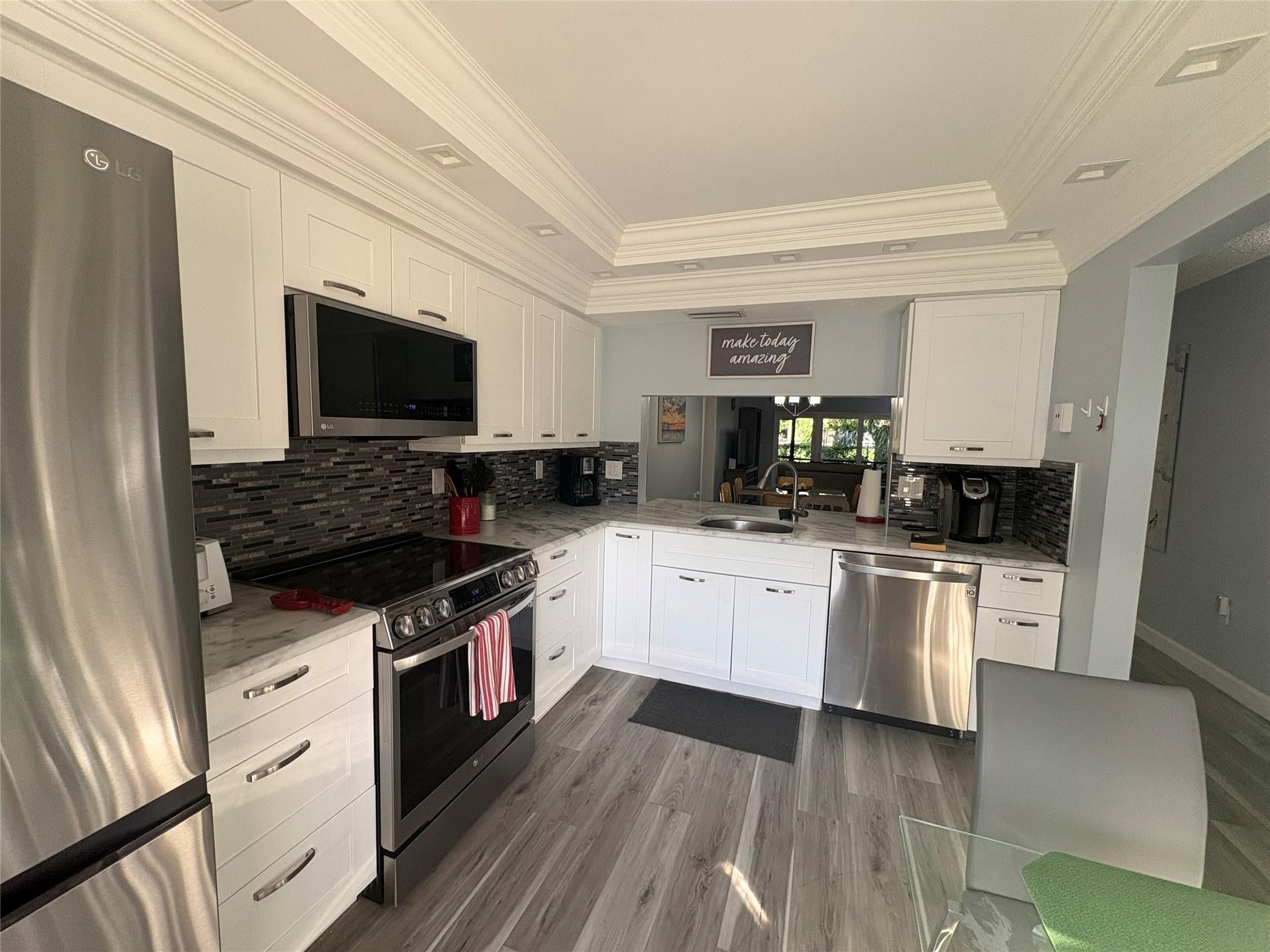 4000 Crystal Lake Dr 114