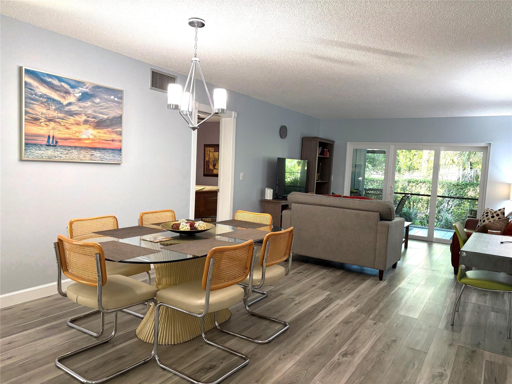 4000 Crystal Lake Dr 114