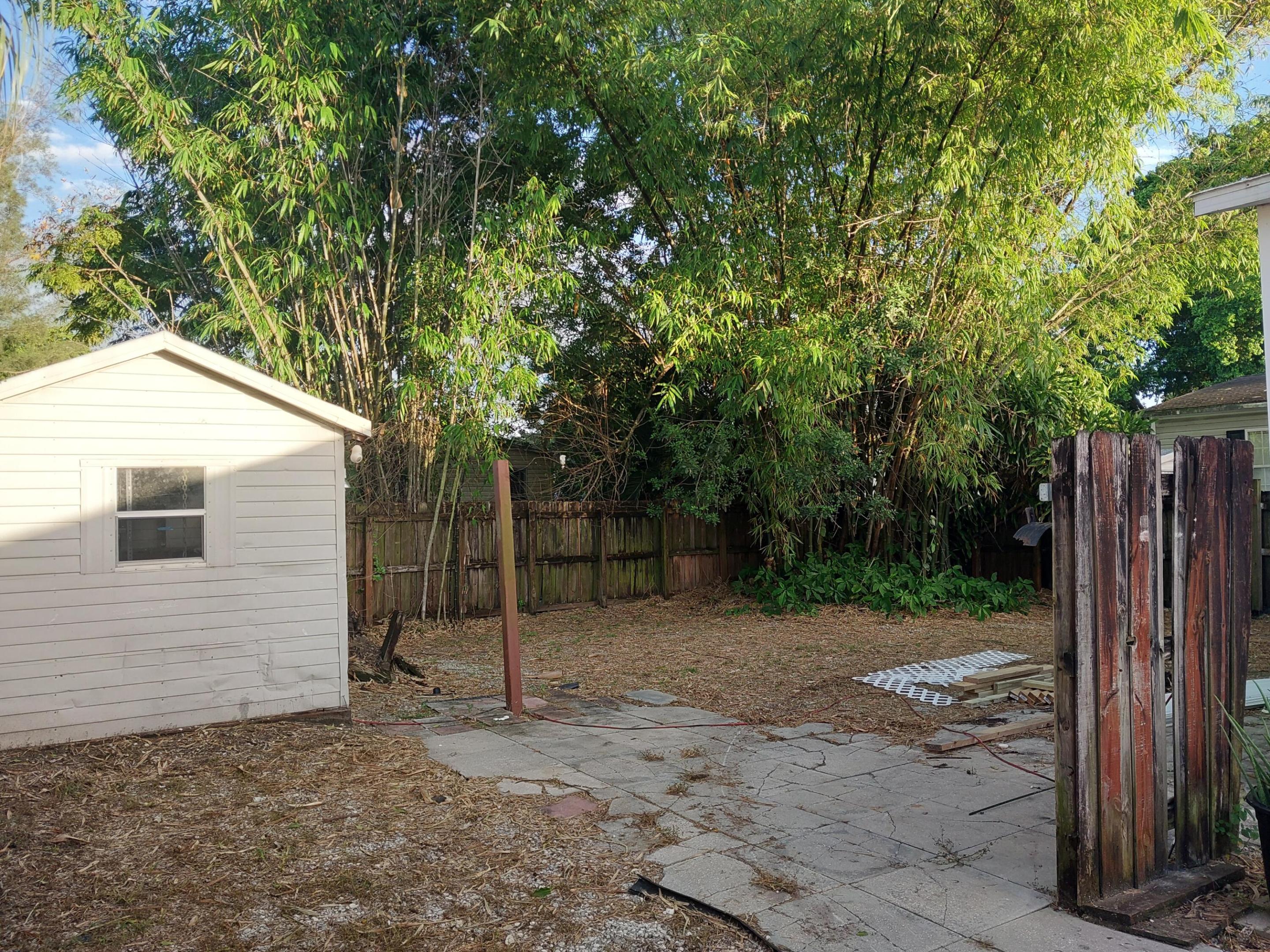 11909 COVE Place, Boca Raton, FL, 33428/$299,000 2 11909 COVE Place