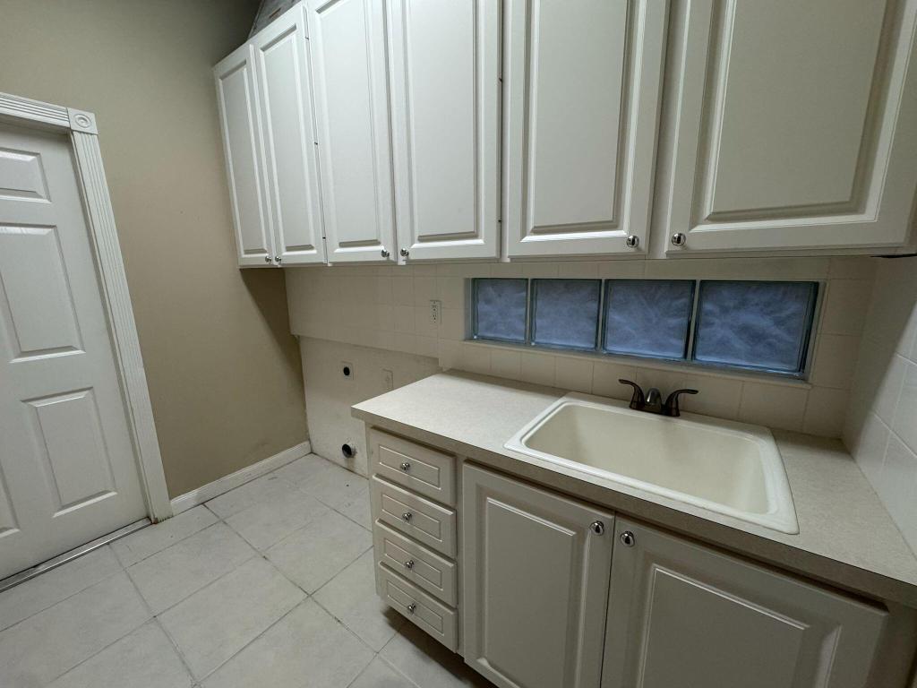 TRADITION PLAT NO  5 - Residential Lease