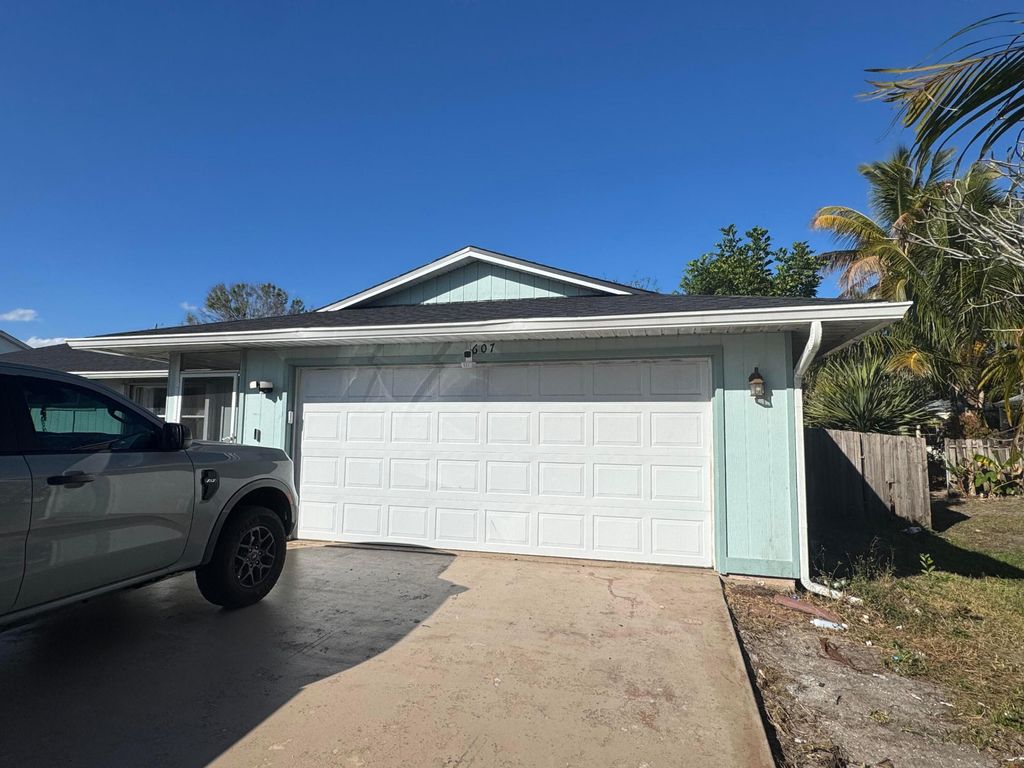 Photo of 607 SE Dean Terrace, Port Saint Lucie, FL 34984 (MLS # R11159406)