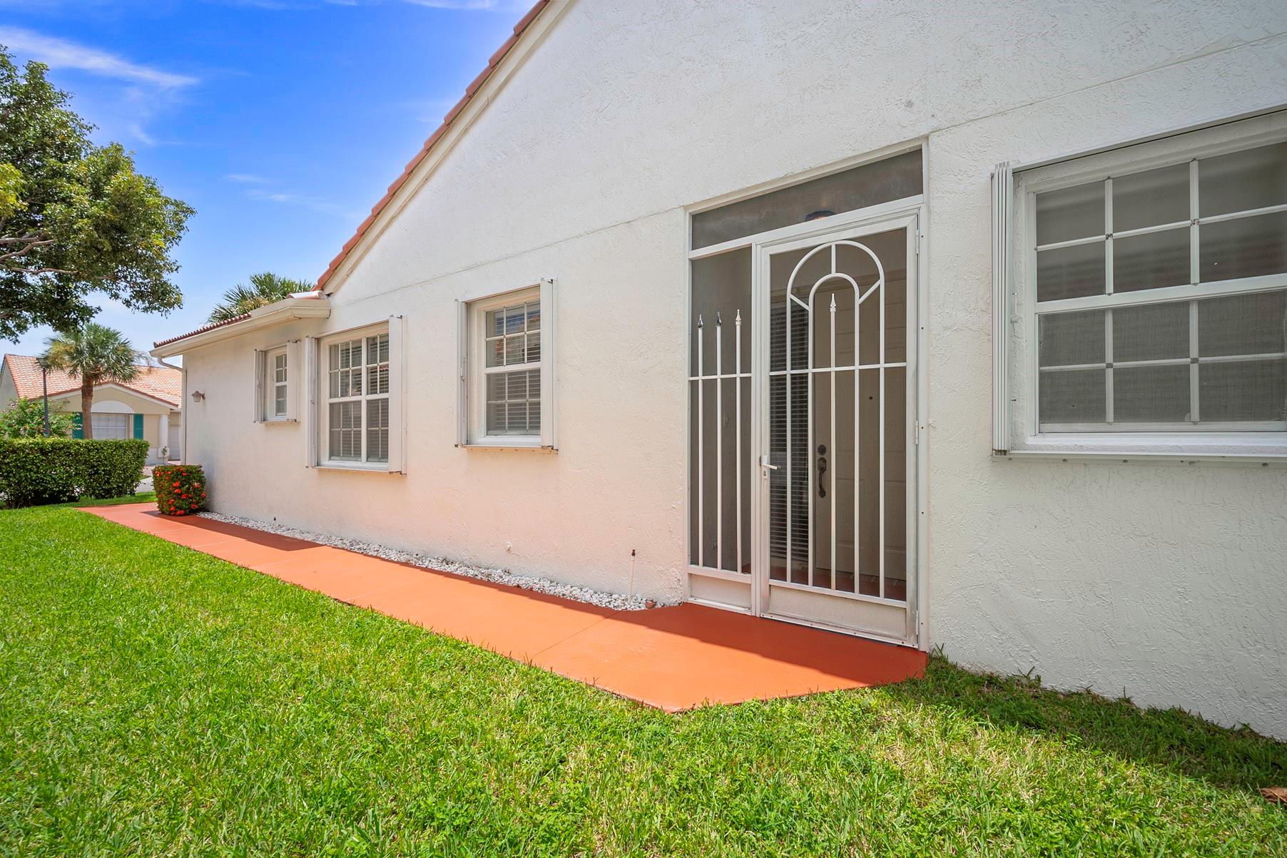 6259 Heliconia Rd