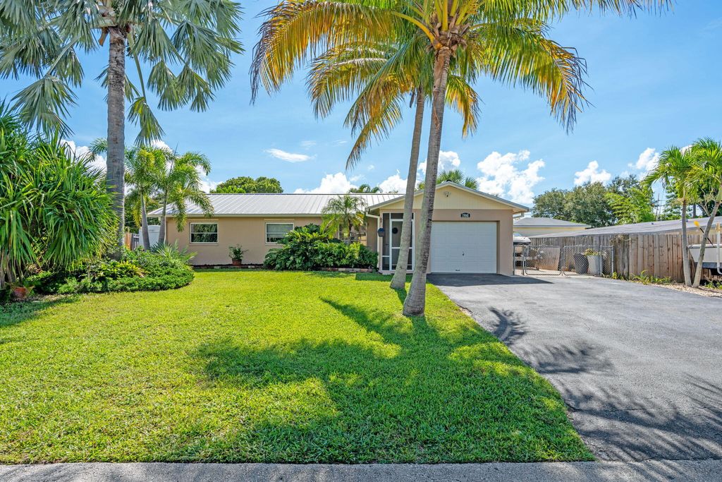 Photo of 19141 SE Barus Drive, Jupiter, FL 33469 (MLS # R11117451)