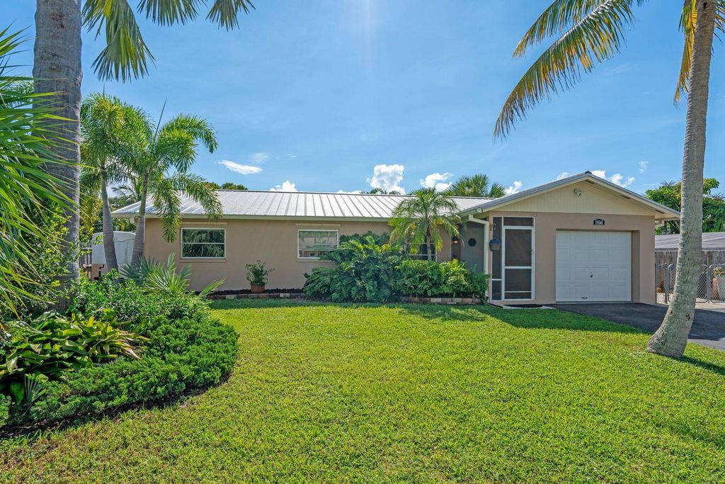 Photo of 19141 SE Barus Drive, Jupiter, FL 33469 (MLS # R11117451)