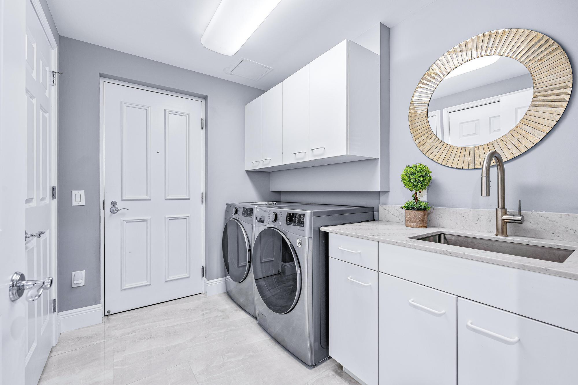 JUPITER YACHT CLUB - Residential