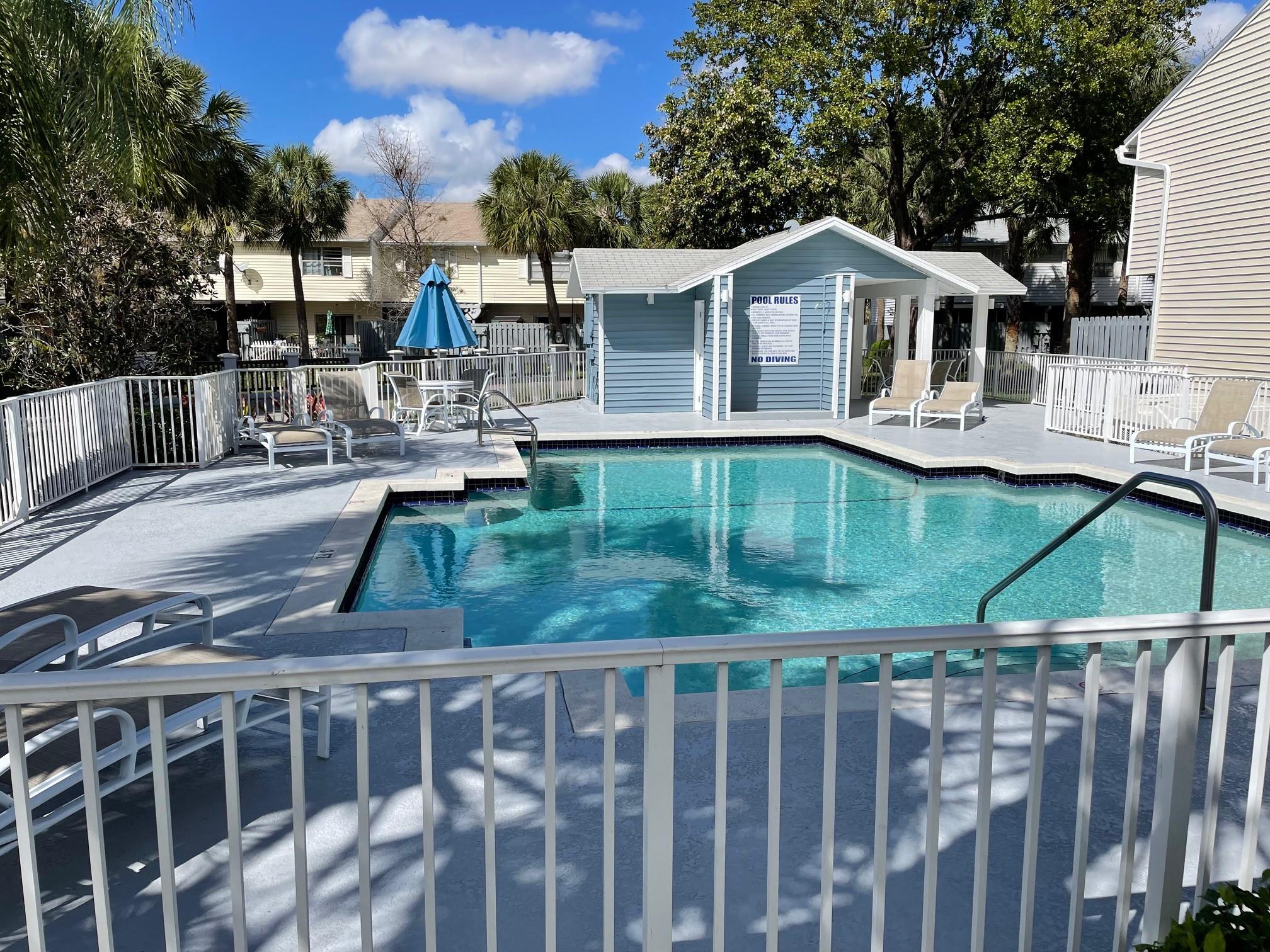 17 SW 3rd St 17