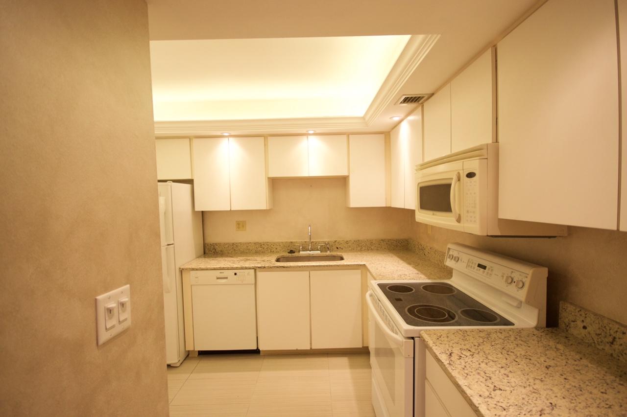 LANDS OF THE PRESIDENT CONDO 8 - Residential