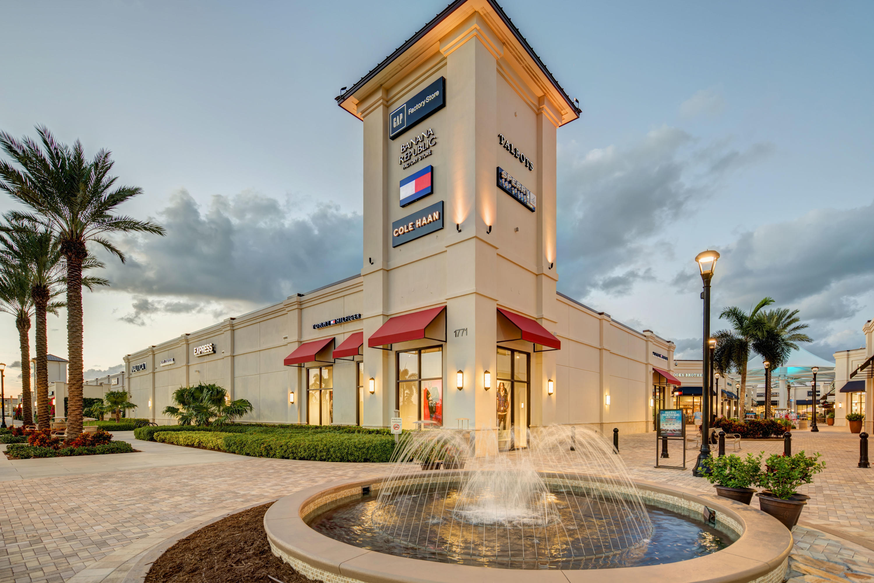 LANDS OF THE PRESIDENT CONDO 8 - Residential